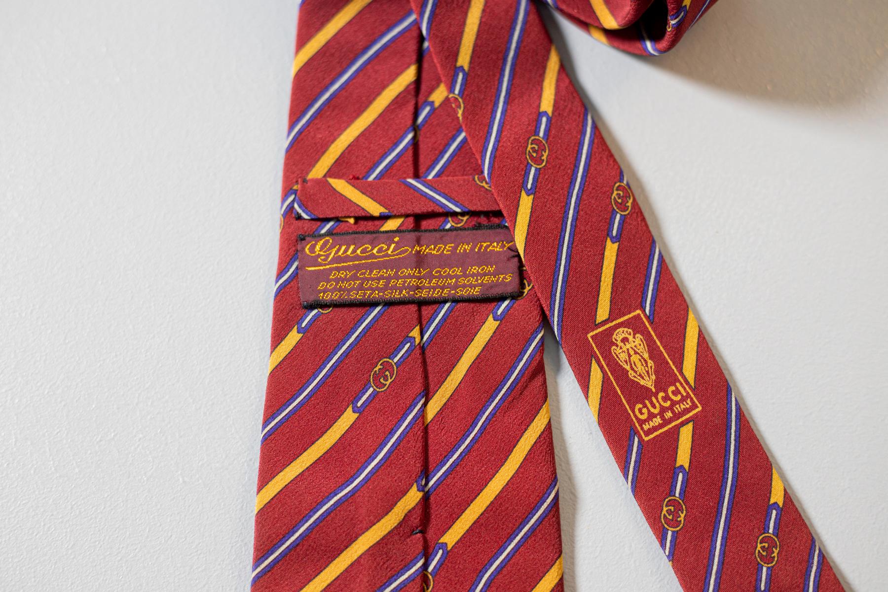 Vintage Vintage Gucci Krawatte aus roter Seide (Rot) im Angebot