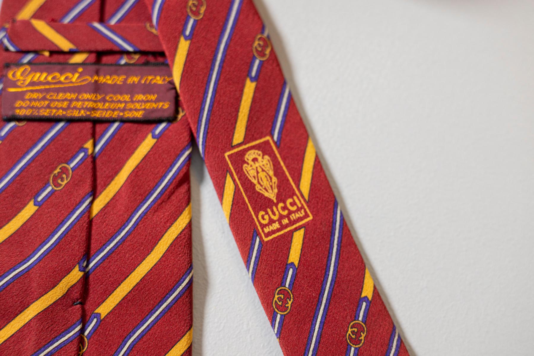 Vintage Vintage Gucci Krawatte aus roter Seide im Zustand „Gut“ im Angebot in Milano, IT