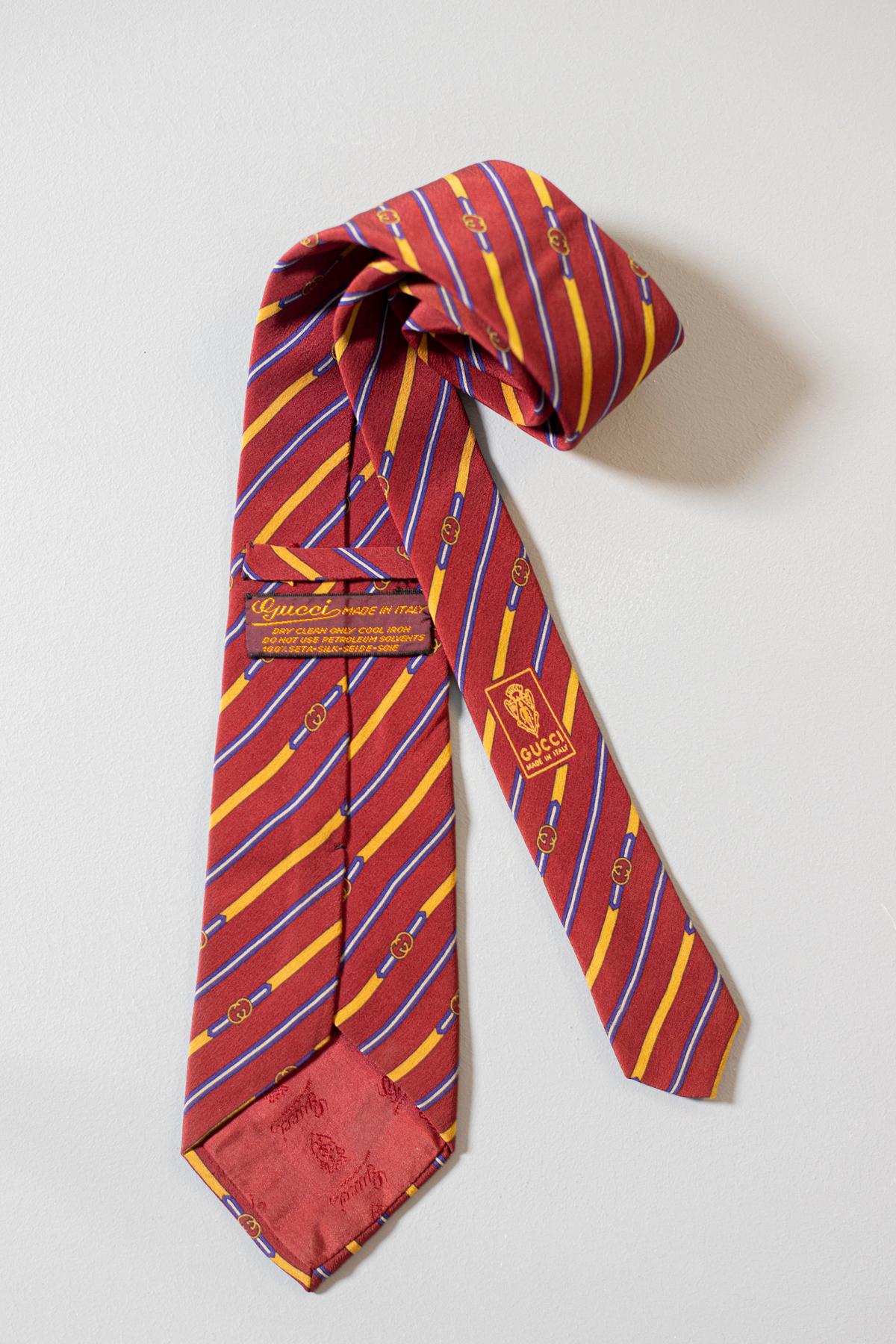 Vintage Vintage Gucci Krawatte aus roter Seide im Angebot 2