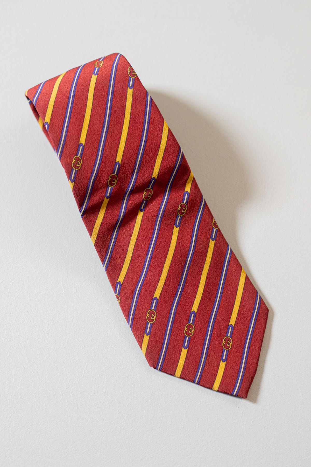 Vintage Vintage Gucci Krawatte aus roter Seide im Angebot 3