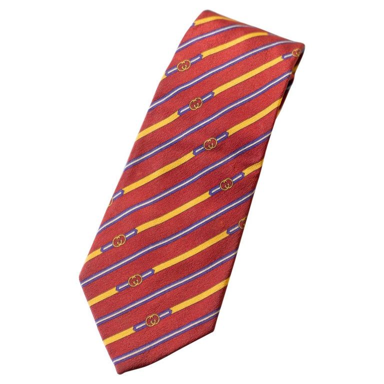 Vintage Vintage Gucci Krawatte aus roter Seide im Angebot bei 1stDibs