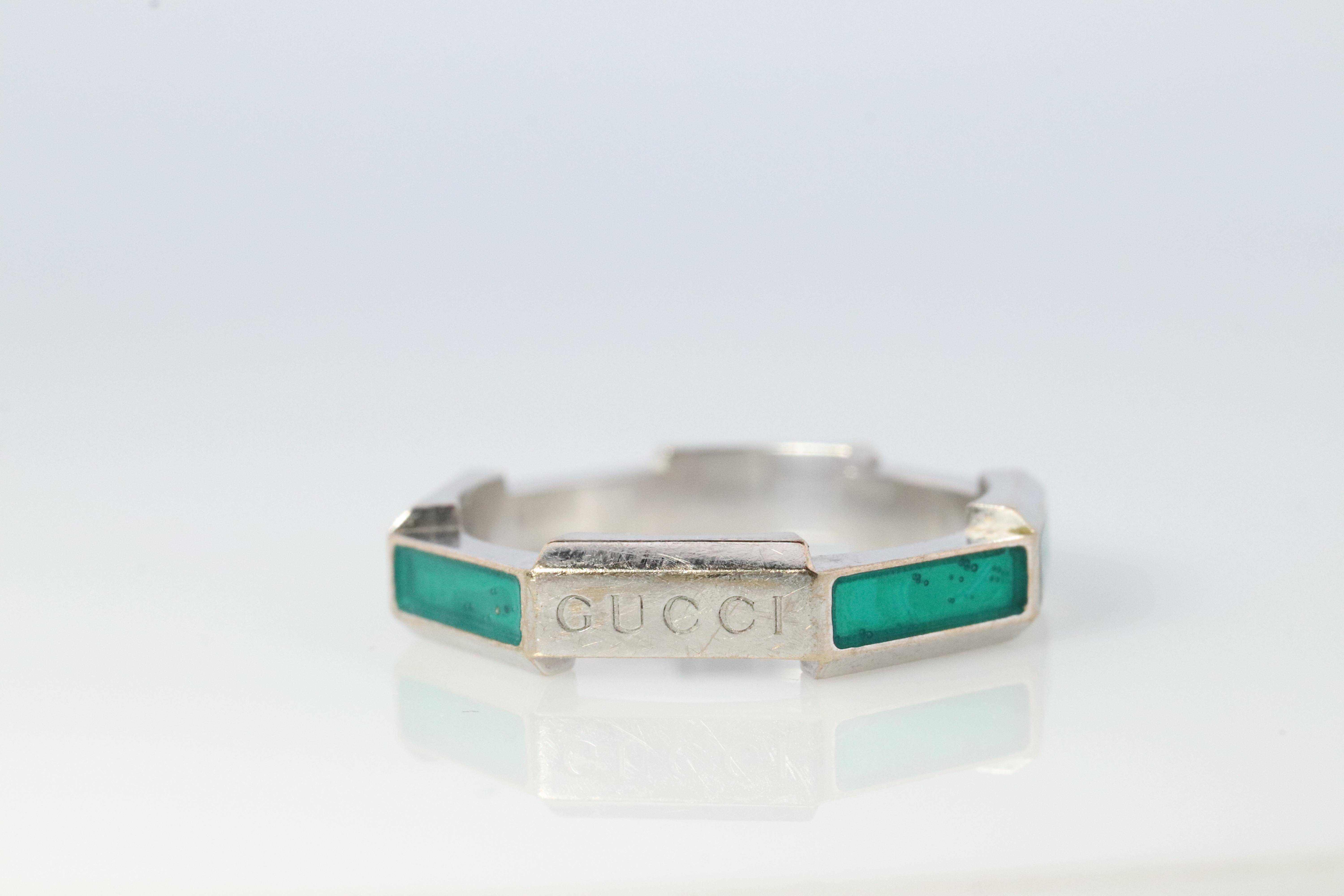Bague GUCCI vintage en or blanc 18 carats à maillons en émail de diamants « Love Diamond » Bon état - En vente à Port Charlotte, FL