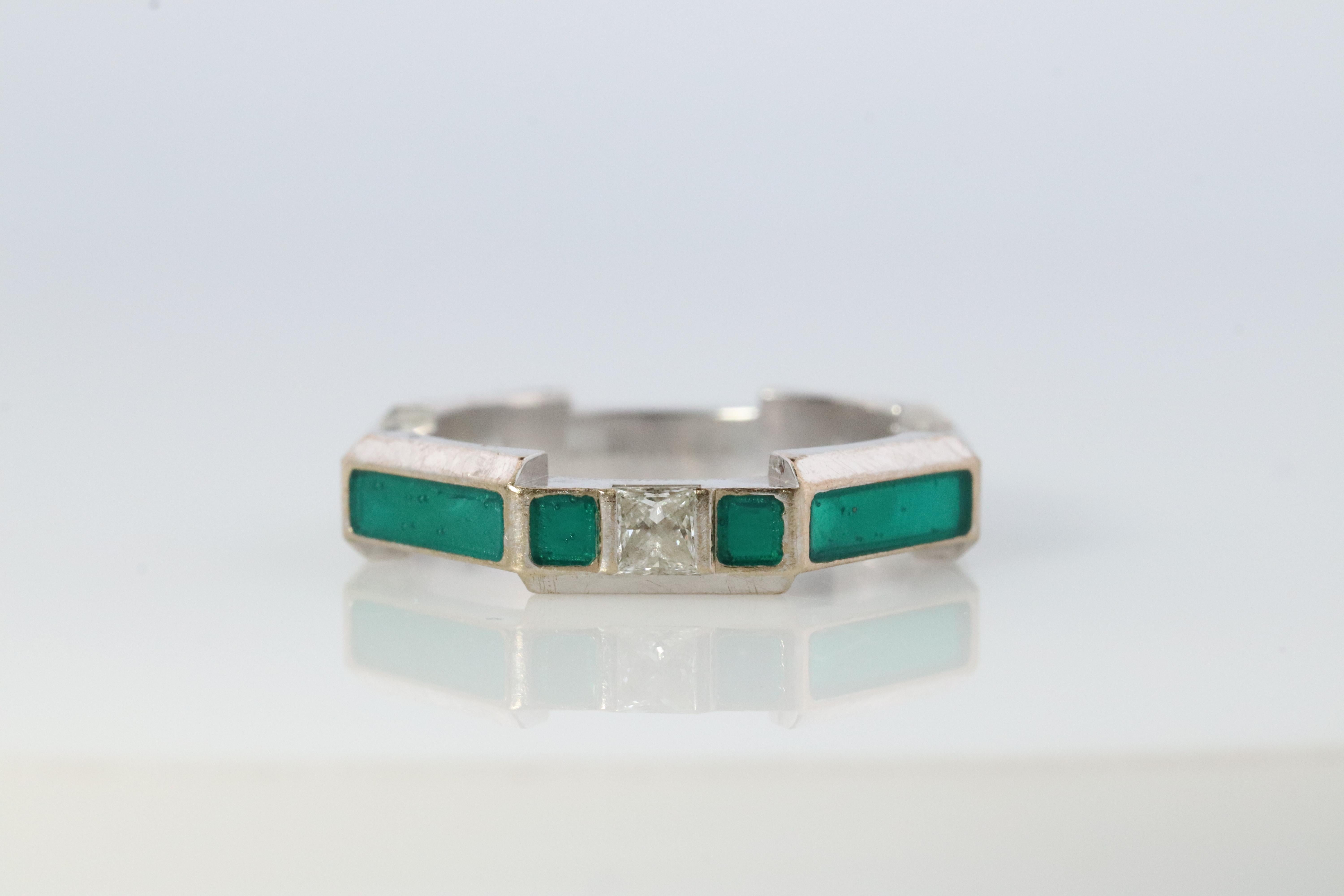 Bague GUCCI vintage en or blanc 18 carats à maillons en émail de diamants « Love Diamond » en vente 2