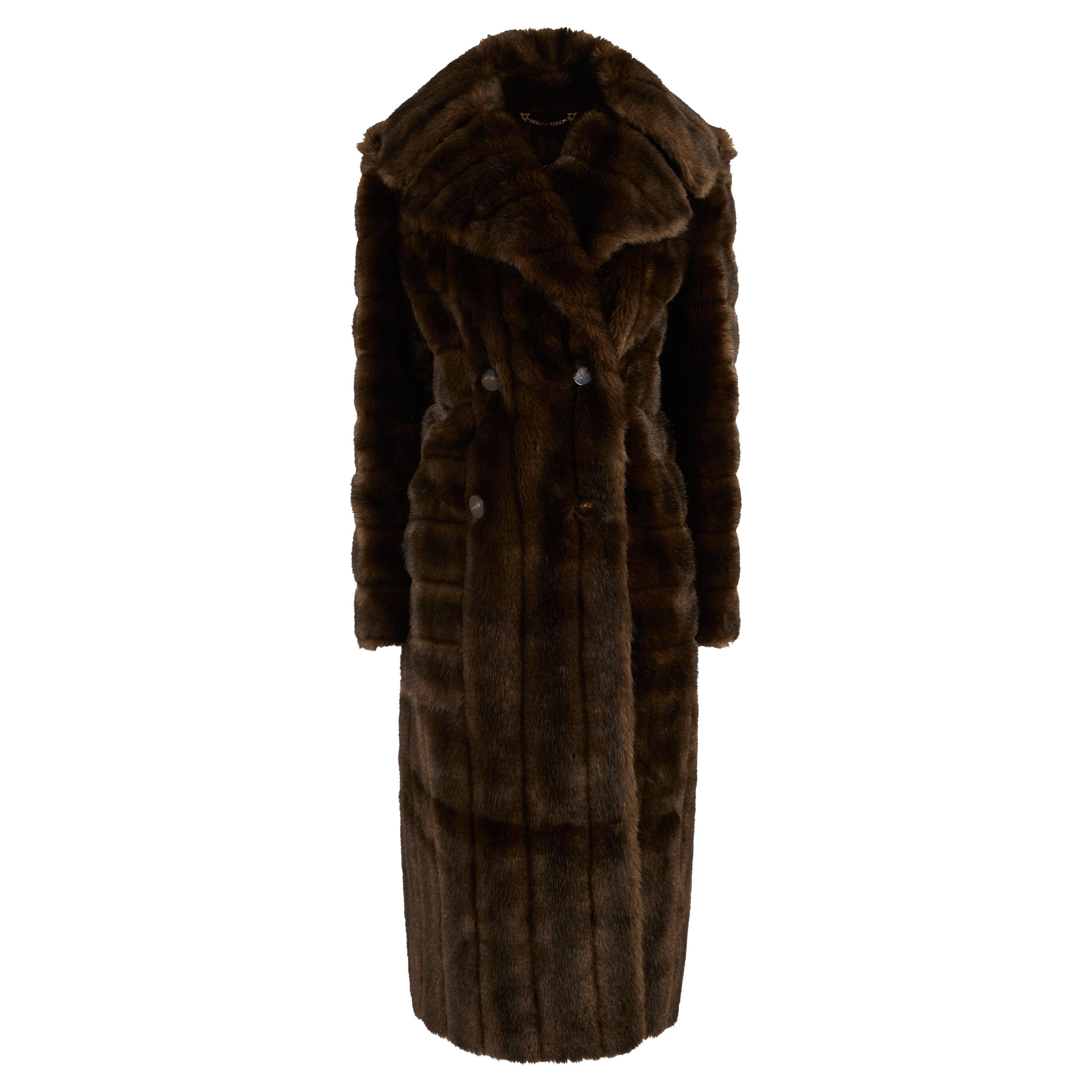 Vintage Gucci Runway F/W 1995 Maxi Faux Fur Coat en vente