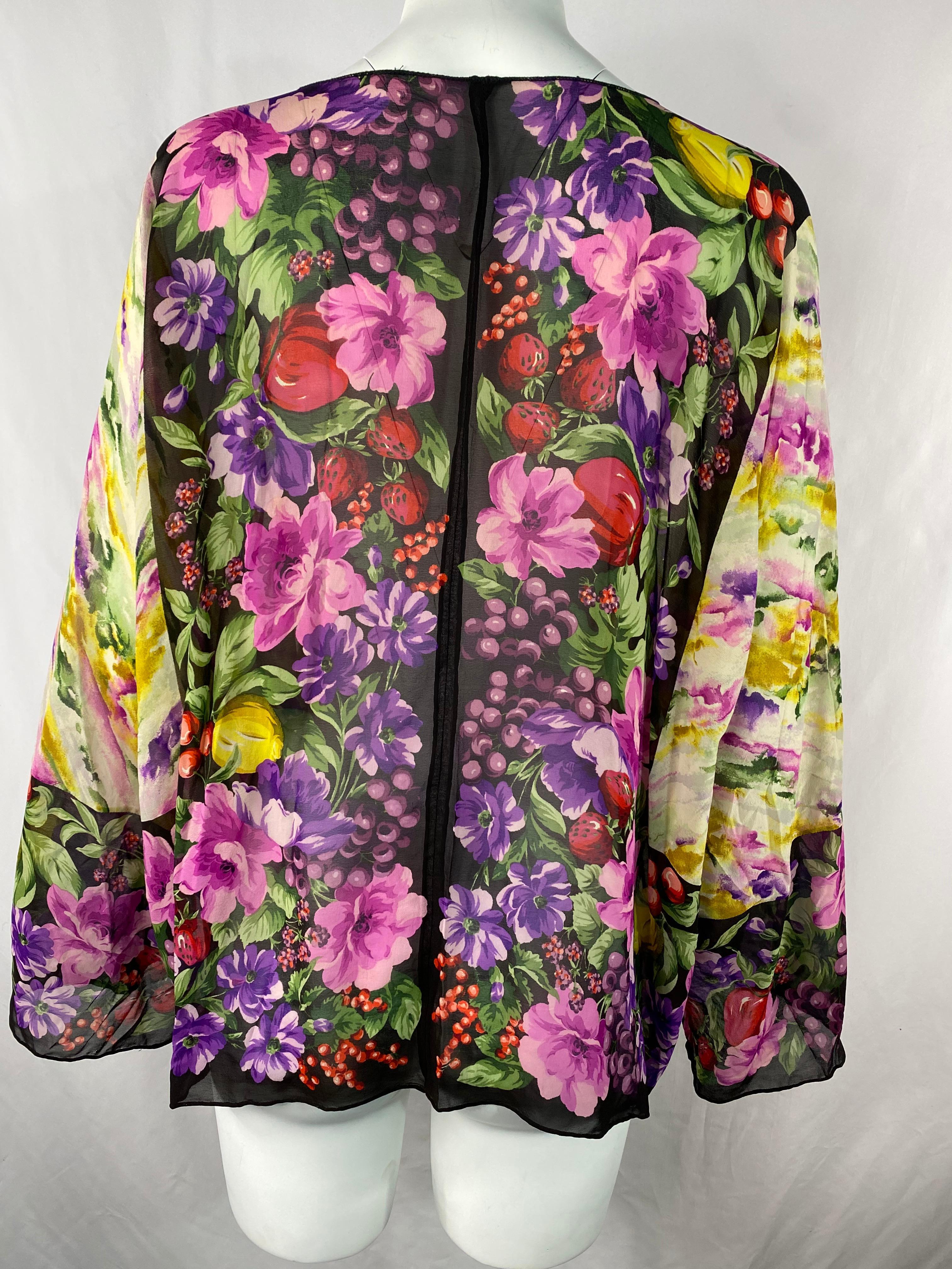 Vintage GUCCI Bluse aus Seide mit Blumenmuster in Multicolor & Schwarz im Angebot 1