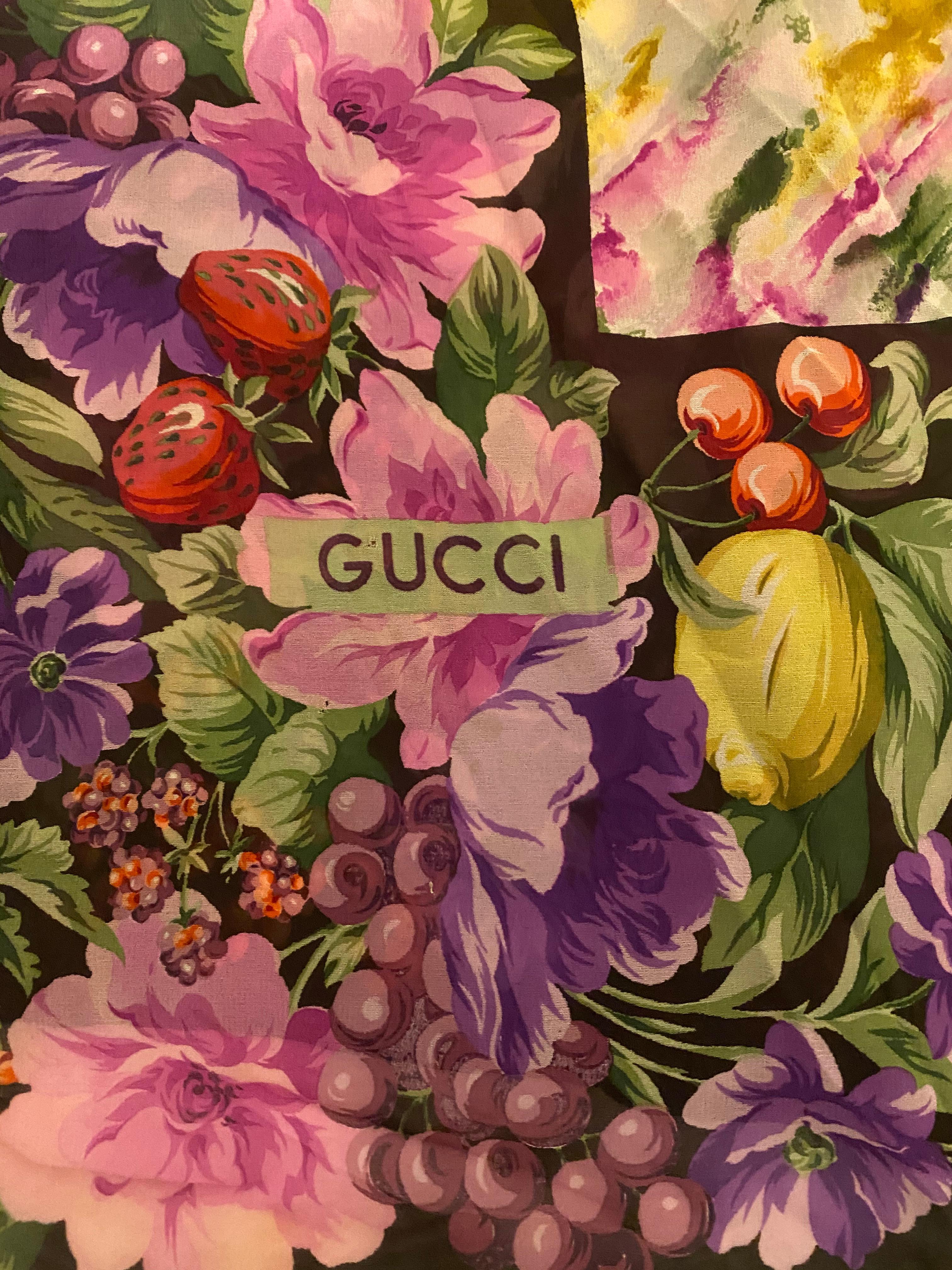 Vintage GUCCI Bluse aus Seide mit Blumenmuster in Multicolor & Schwarz im Angebot 3