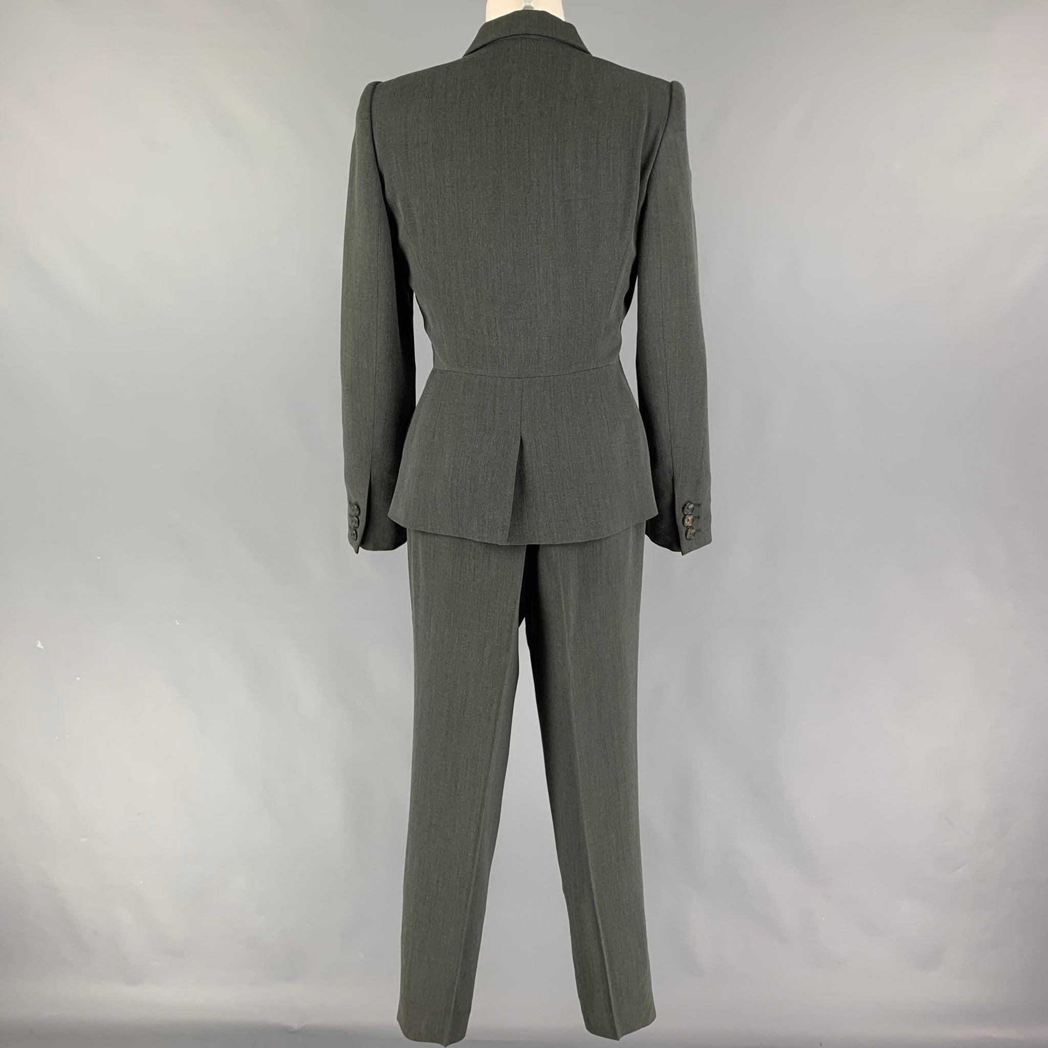 Vintage GUCCI Size 8 Gray Wool Rayon Heather Single Breasted Pants Suit In Good Condition For Sale In San Francisco, CA