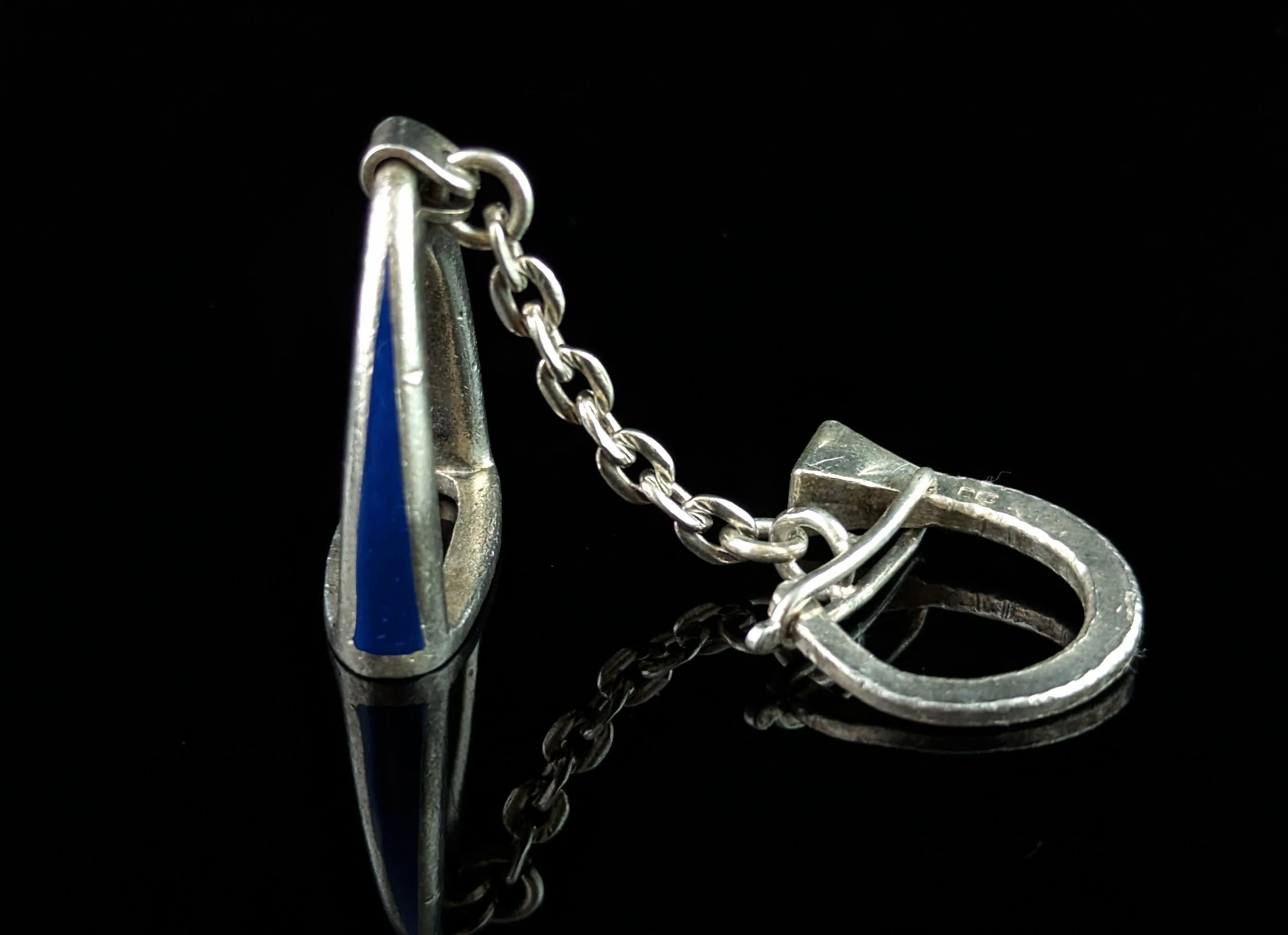Vintage Gucci sterling silver and enamel keychain, charm, Stirrup and nail In Fair Condition For Sale In NEWARK, GB