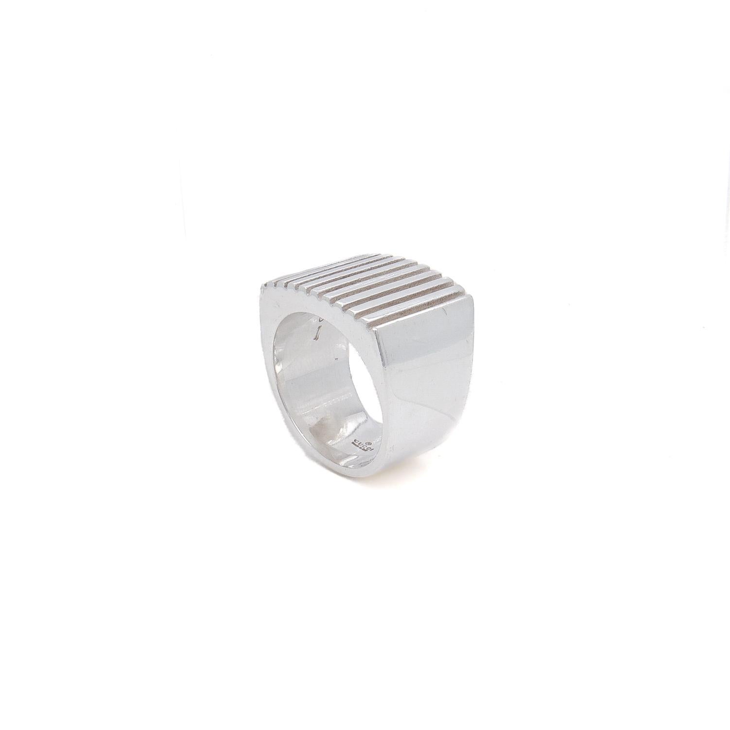 Vintage Gucci Sterling Silver Grooved Rectangular Signet Ring In Good Condition In Philadelphia, PA
