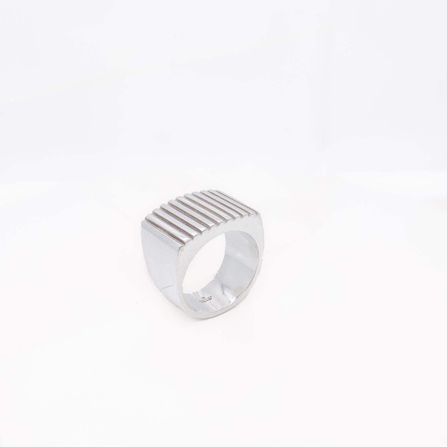 Women's or Men's Vintage Gucci Sterling Silver Grooved Rectangular Signet Ring