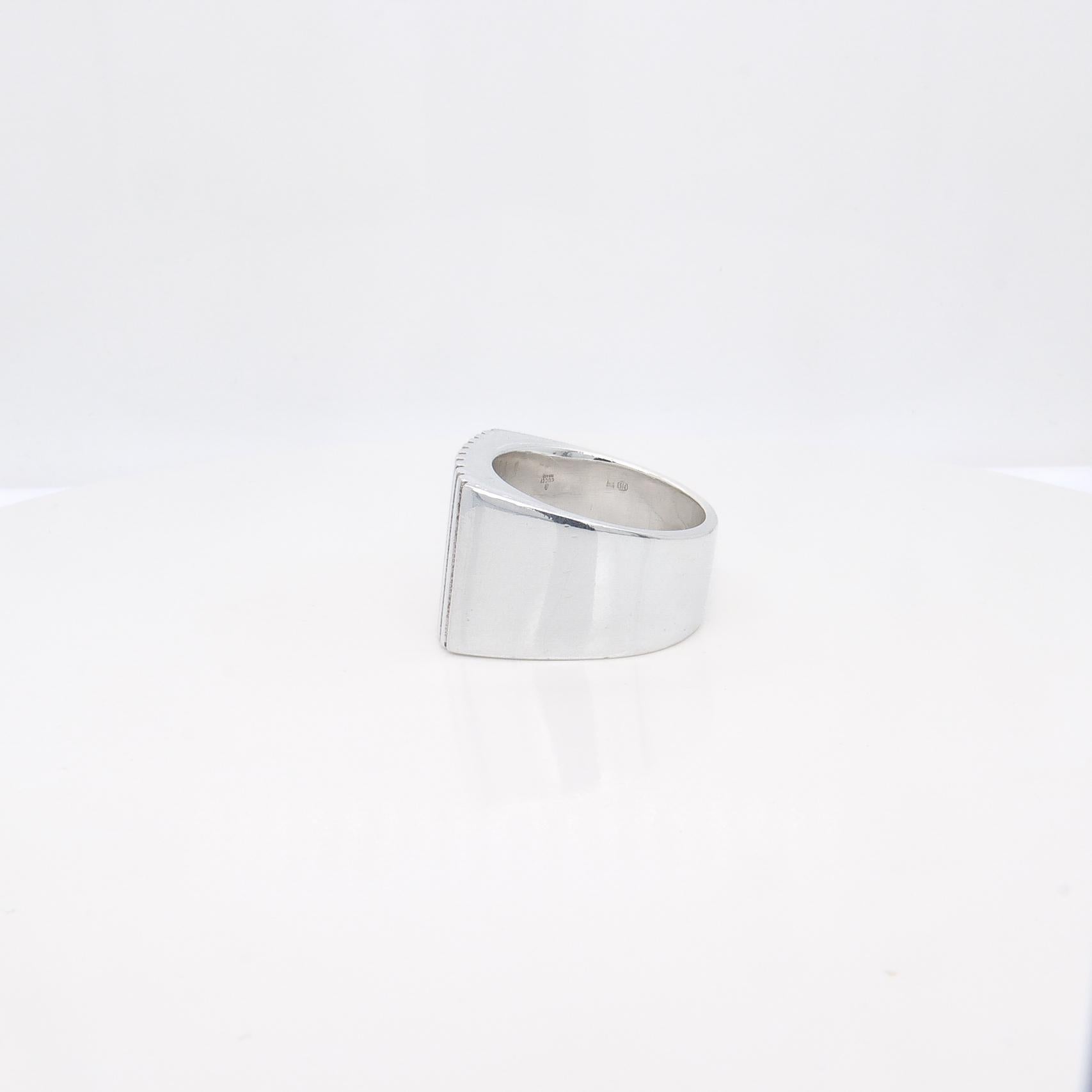 Vintage Gucci Sterling Silver Grooved Rectangular Signet Ring 3