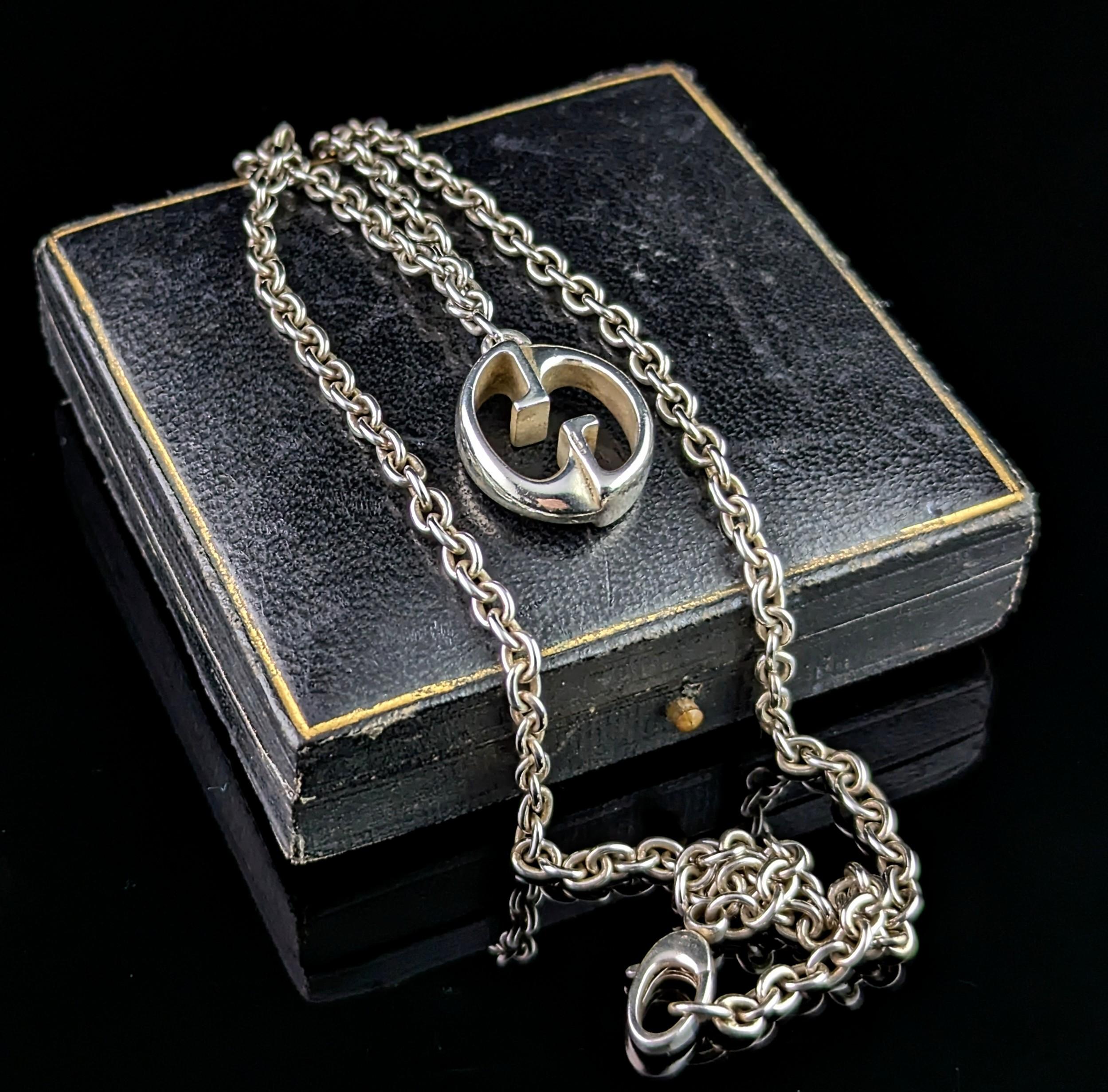 Vintage Gucci sterling silver interlocking G pendant necklace, silver chain In Good Condition For Sale In NEWARK, GB