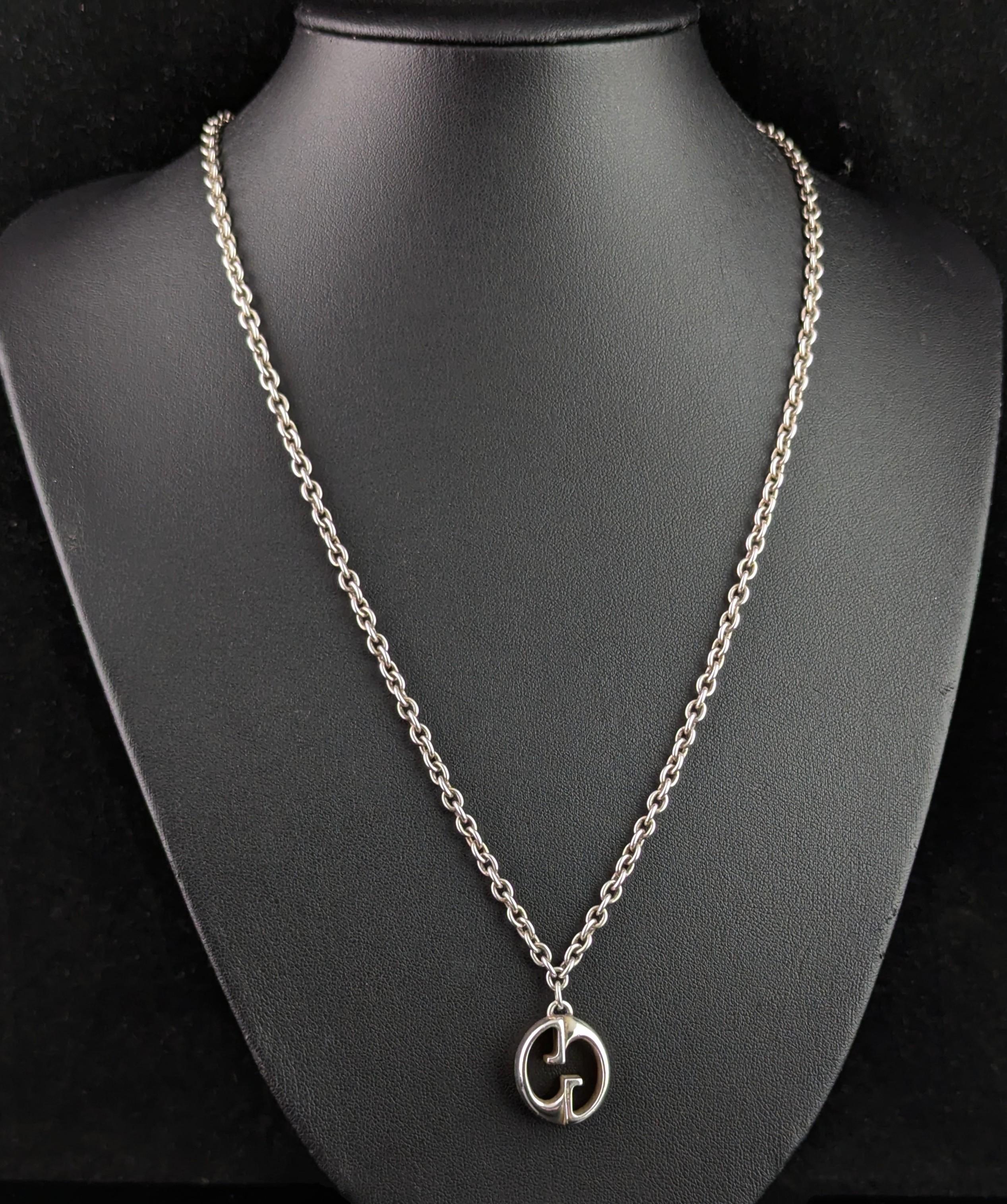 Vintage Gucci sterling silver interlocking G pendant necklace, silver chain For Sale 2