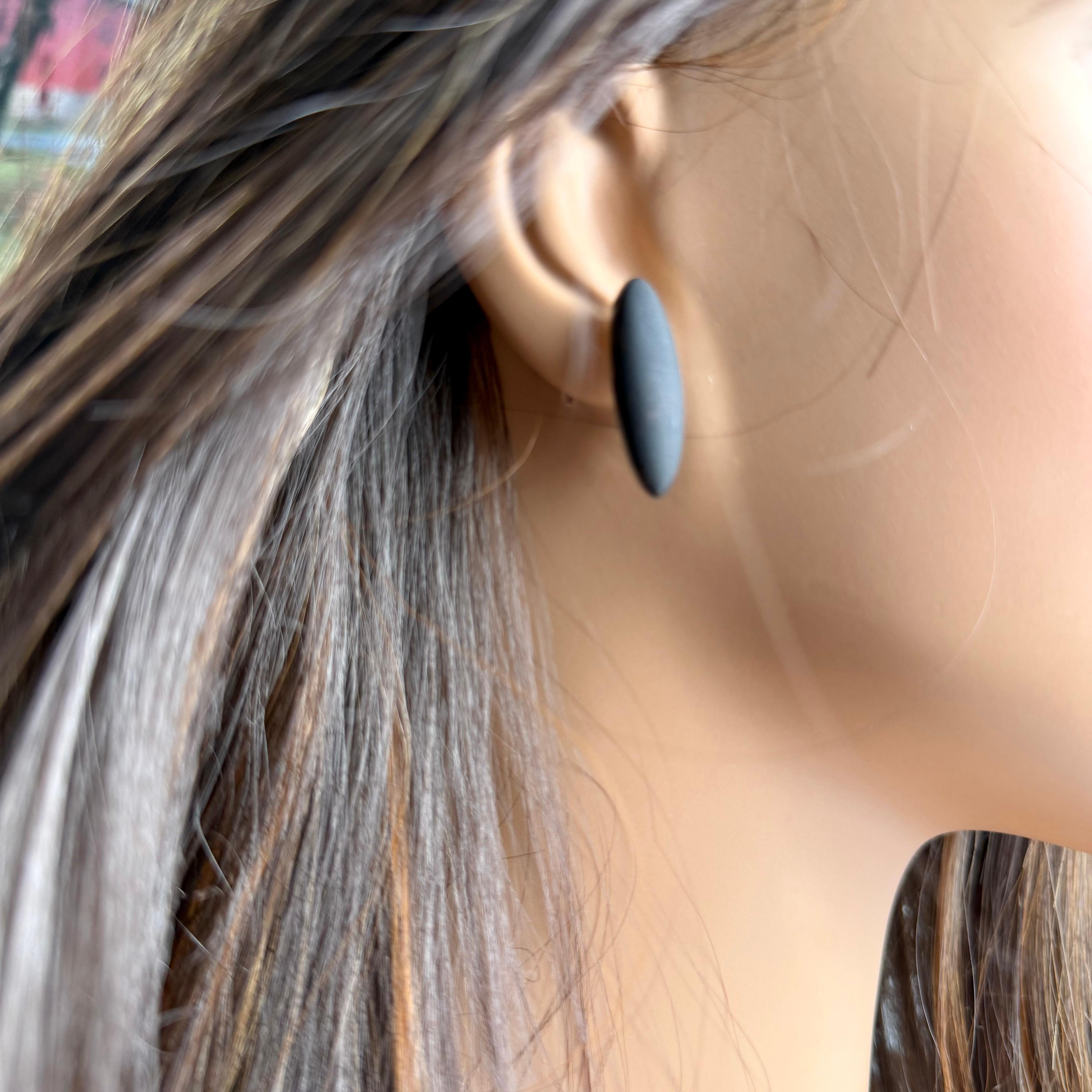 Vintage Gucci Sterling Silver Jet Gemstone 1 Inch Long Earrings For Sale 4