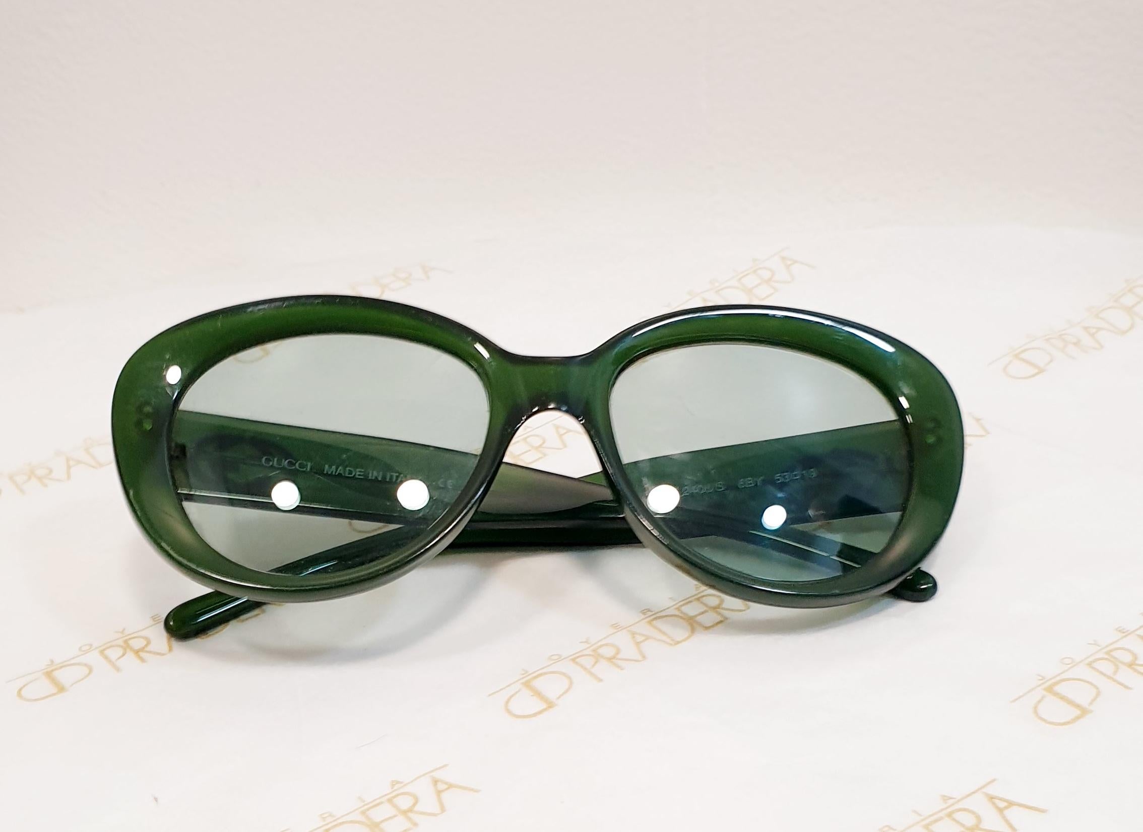 Vintage Gucci sunglasses… It’s a must when you’re a 90’s fanatic.
Bright colorful acetate frames with the Gucci emblem on the side. Oversized clothes with skinny shades. It’s a classic 90’s silhouette.
Add some more color to your life and enjoy our