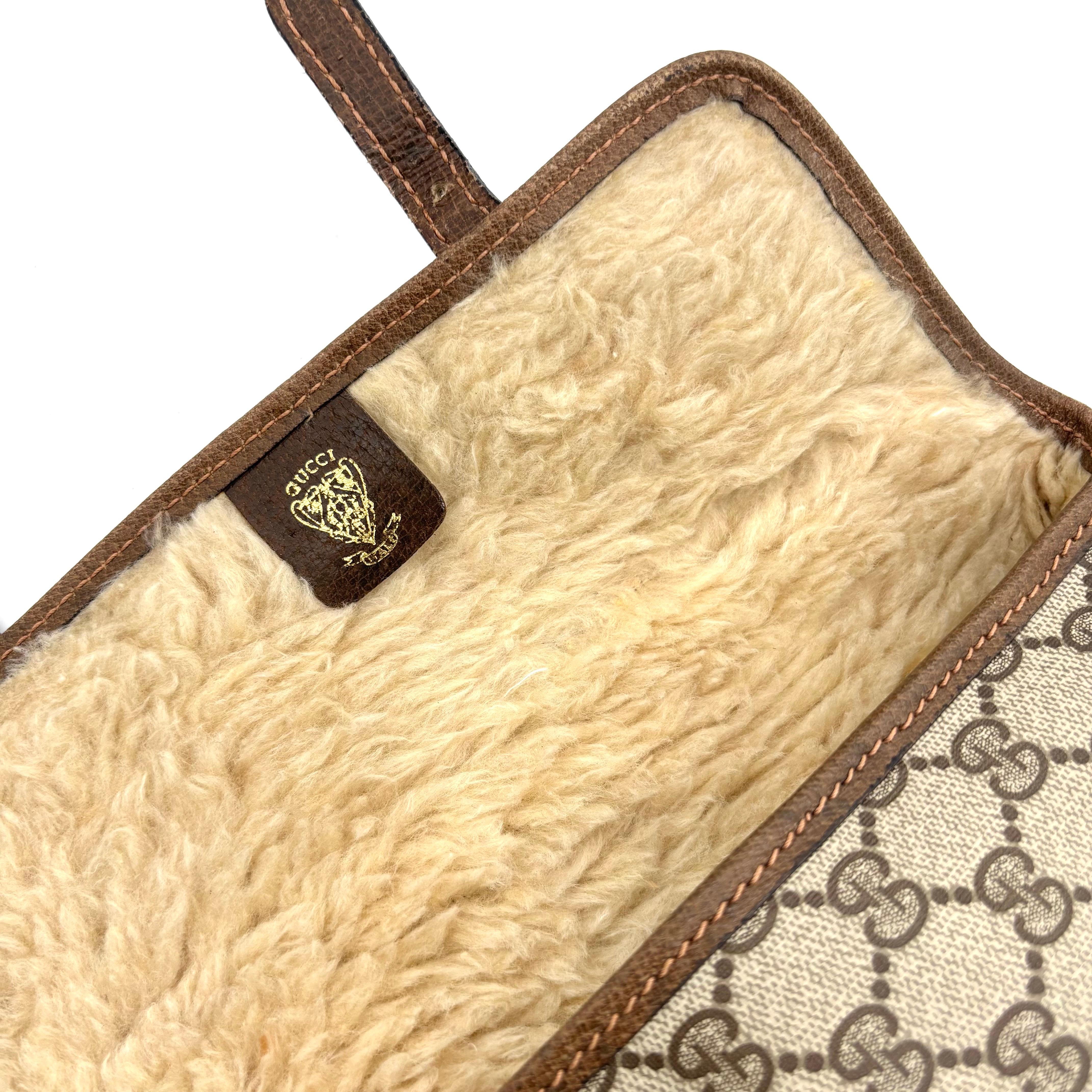 Vintage Gucci Tan GG Monogram Rifle Sling Bag im Angebot 1