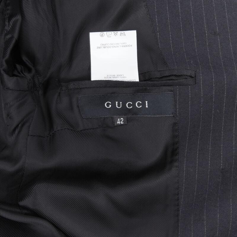 Vintage GUCCI TOM FORD 2001 Grauer minimalistischer Blazer mit Nadelstreifen im Stil eines Offiziers IT42 M im Angebot 7