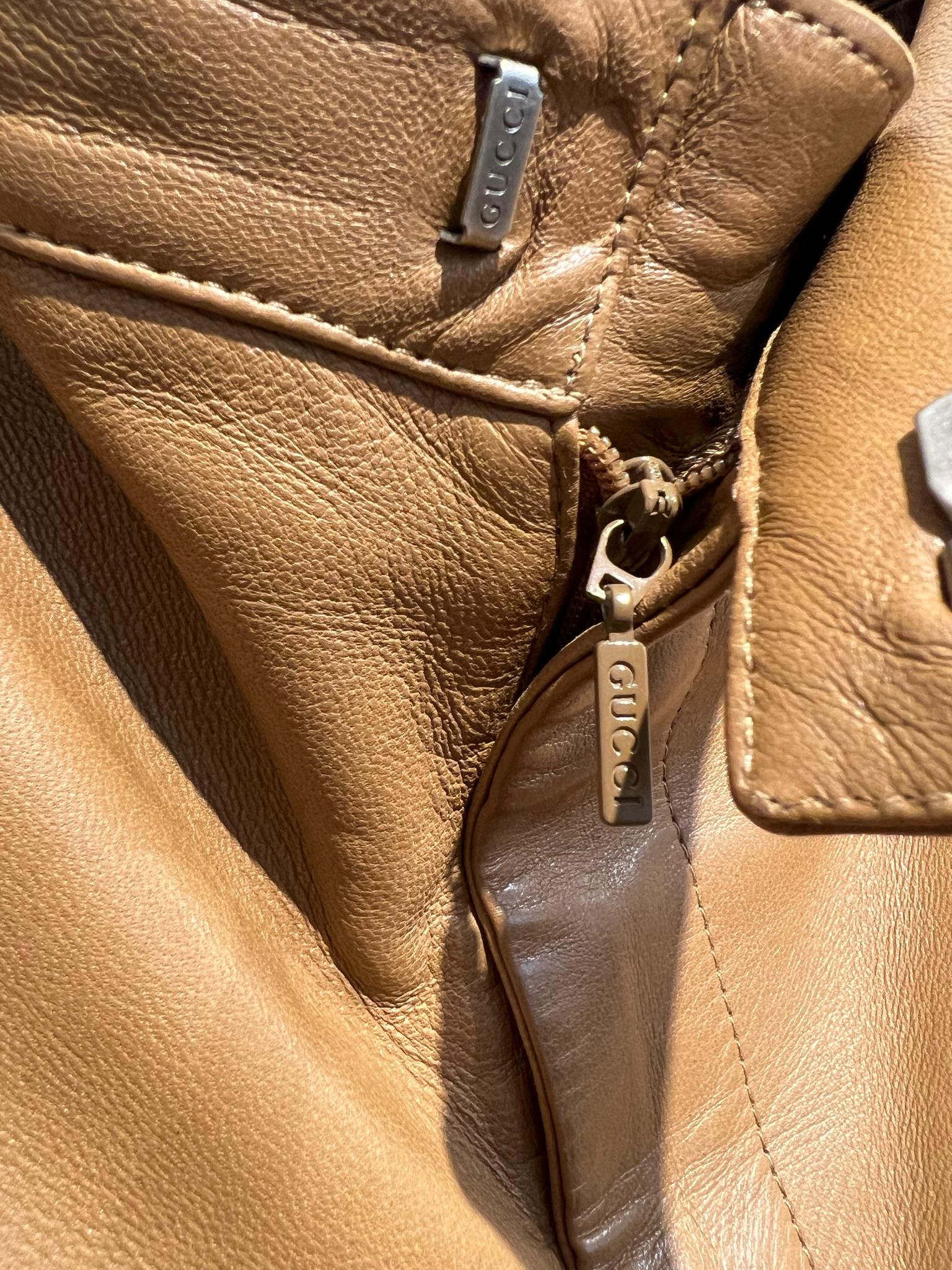 Diese in Italien geschneiderte Vintage-Lederhose erinnert an die Gucci Tom Ford Collection'S. Dieses vom Reiten inspirierte Modell hat zwei Vordertaschen und eine Gesäßtasche. 