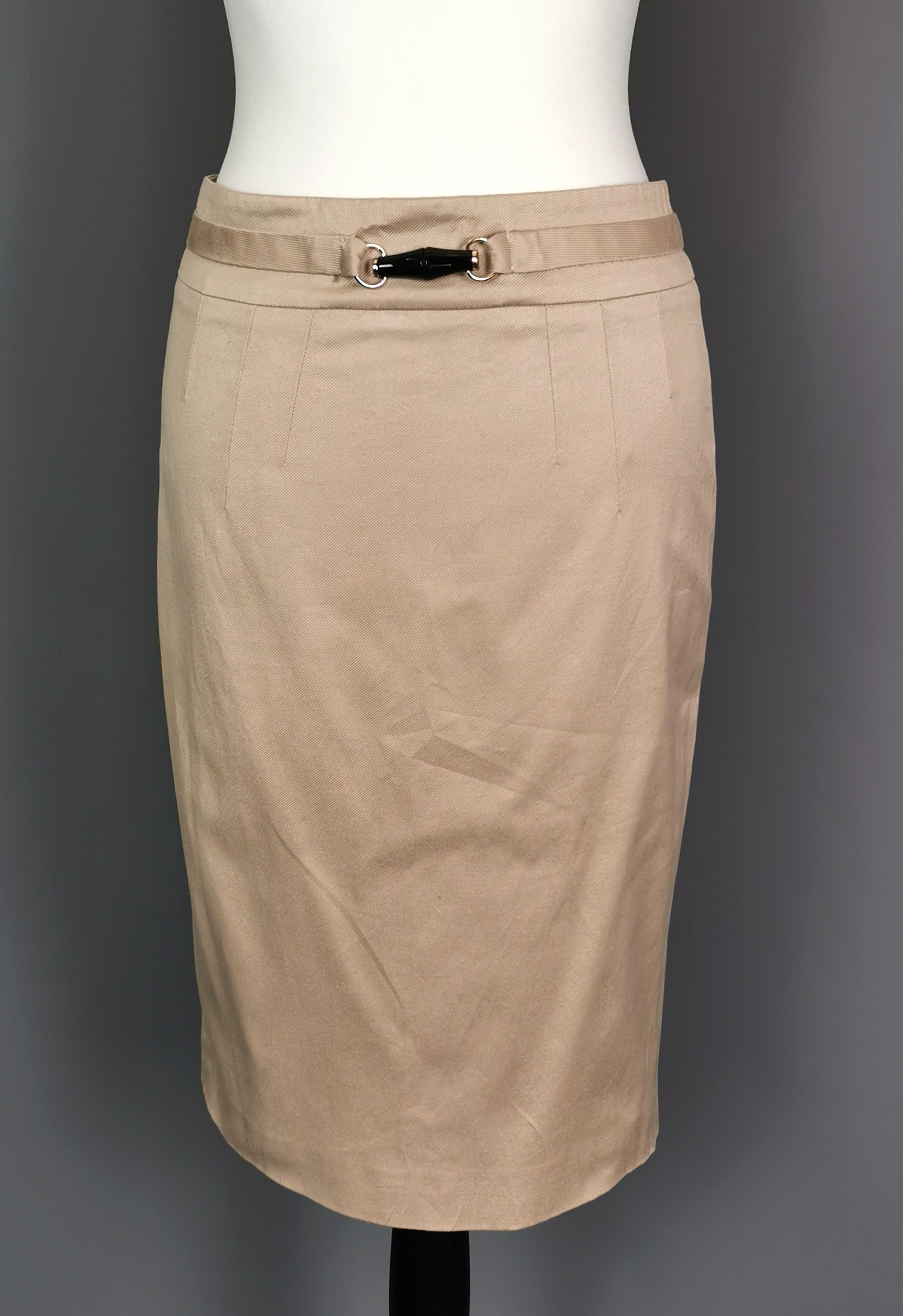 Vintage Gucci Tom Ford bamboo trim pencil skirt In Good Condition For Sale In NEWARK, GB