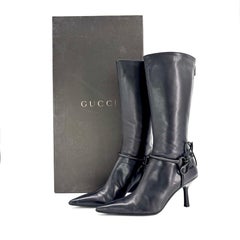 Stivali vintage Gucci Tom Ford collezione Autunno-Inverno 1999, modello "Horsebit Harness", neri, punta affusolata, taglia 8,5