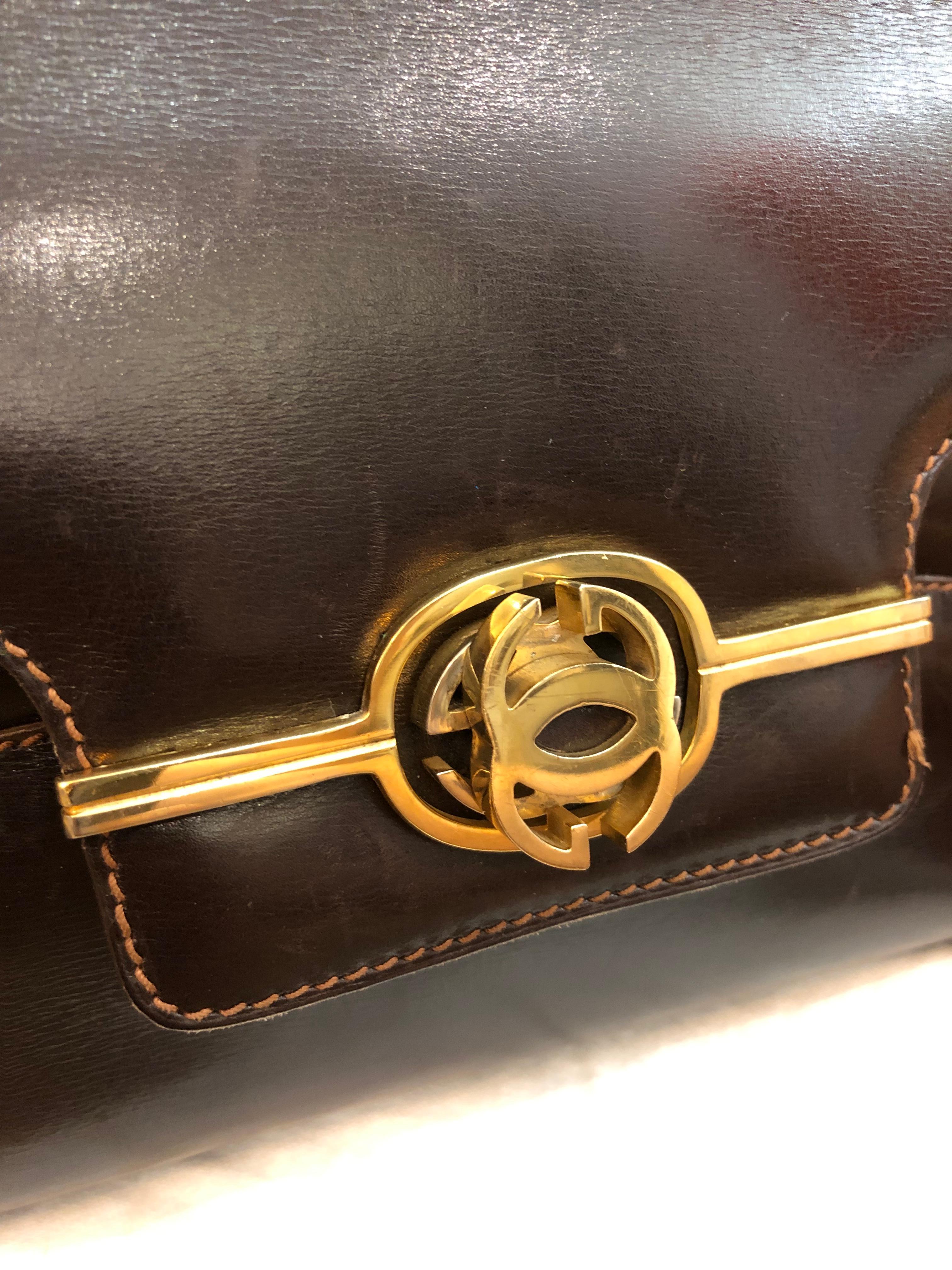1970s Vintage GUCCI Calfskin Leather Two-Way Clutch Shoulder Bag Turnlock Brown For Sale 7