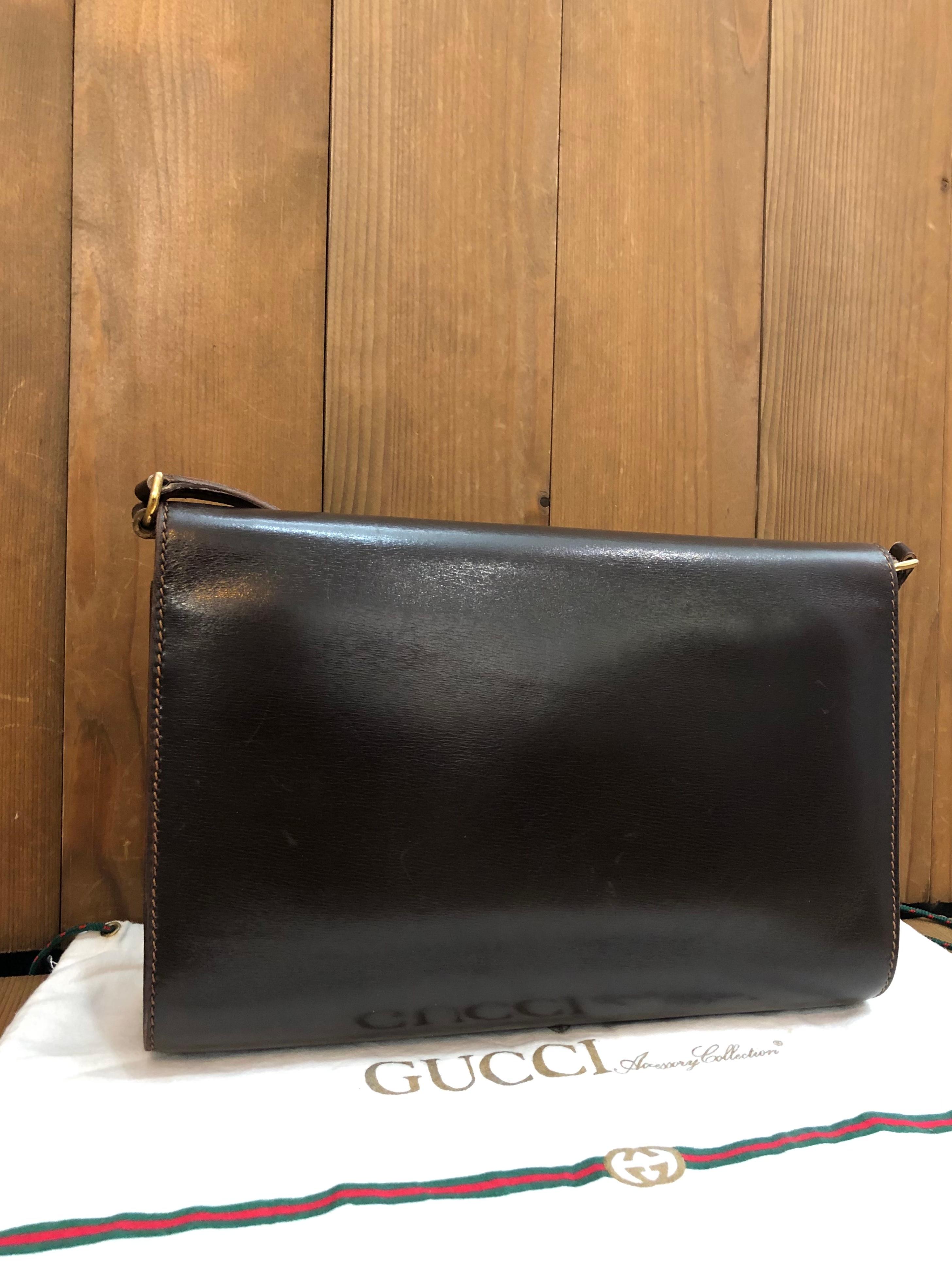 Women's 1970s Vintage GUCCI Calfskin Leather Two-Way Clutch Shoulder Bag Turnlock Brown For Sale