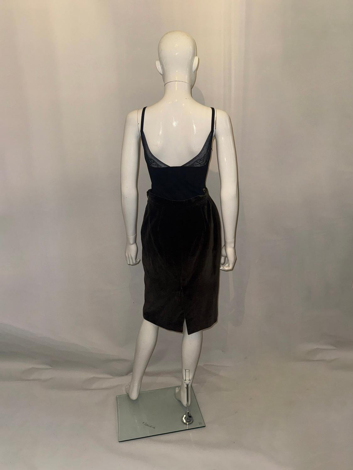 Vintage Gucci  Jupe en velours en vente 1