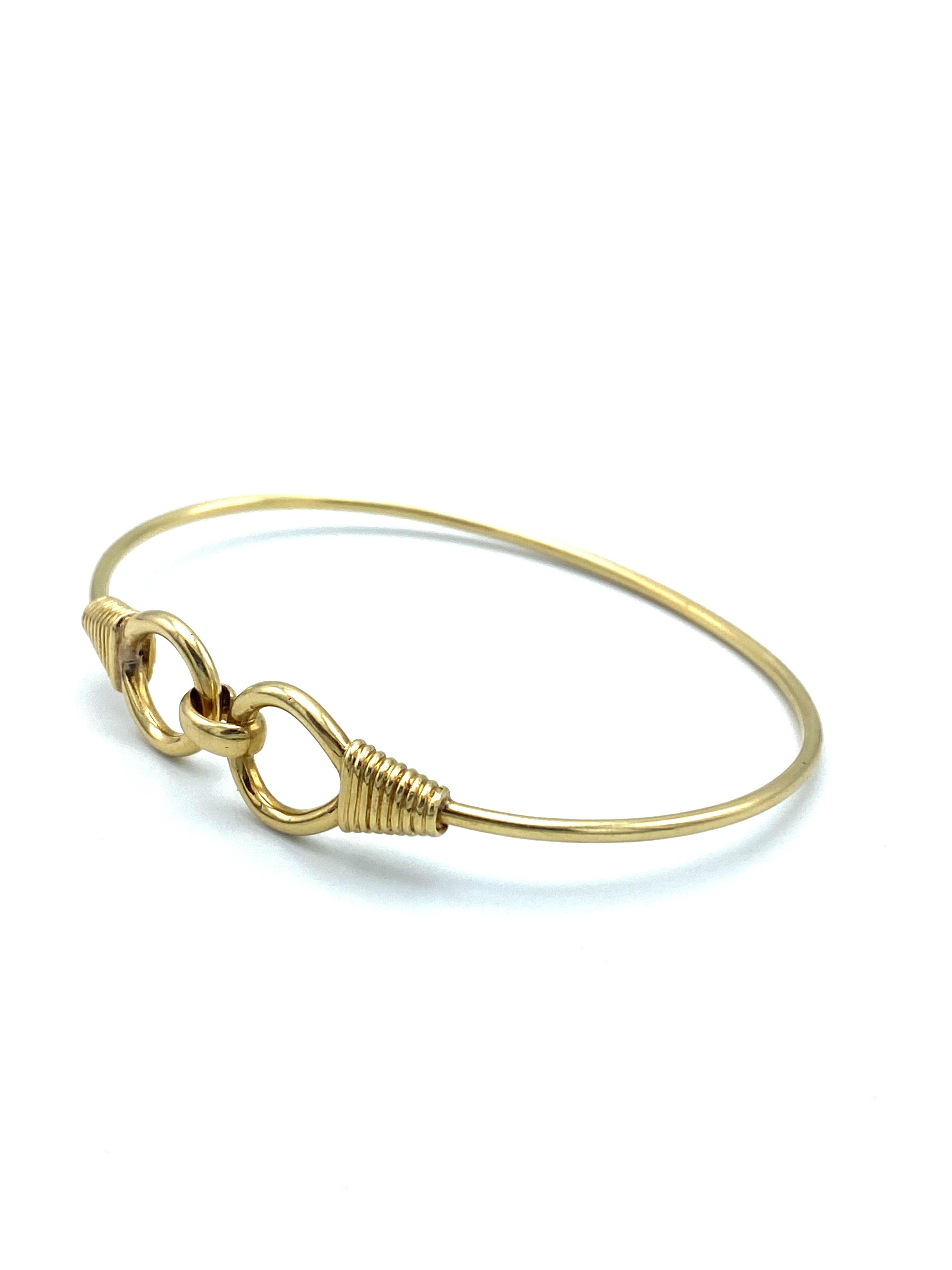 Product details:

The Bangle is designed by Gucci, it feature wire style with buckle closure and it is made out of 18K yellow gold.

Fits wrist up to 7.75.

Measurements: the wire width is 2mm, the buckle is 1.25