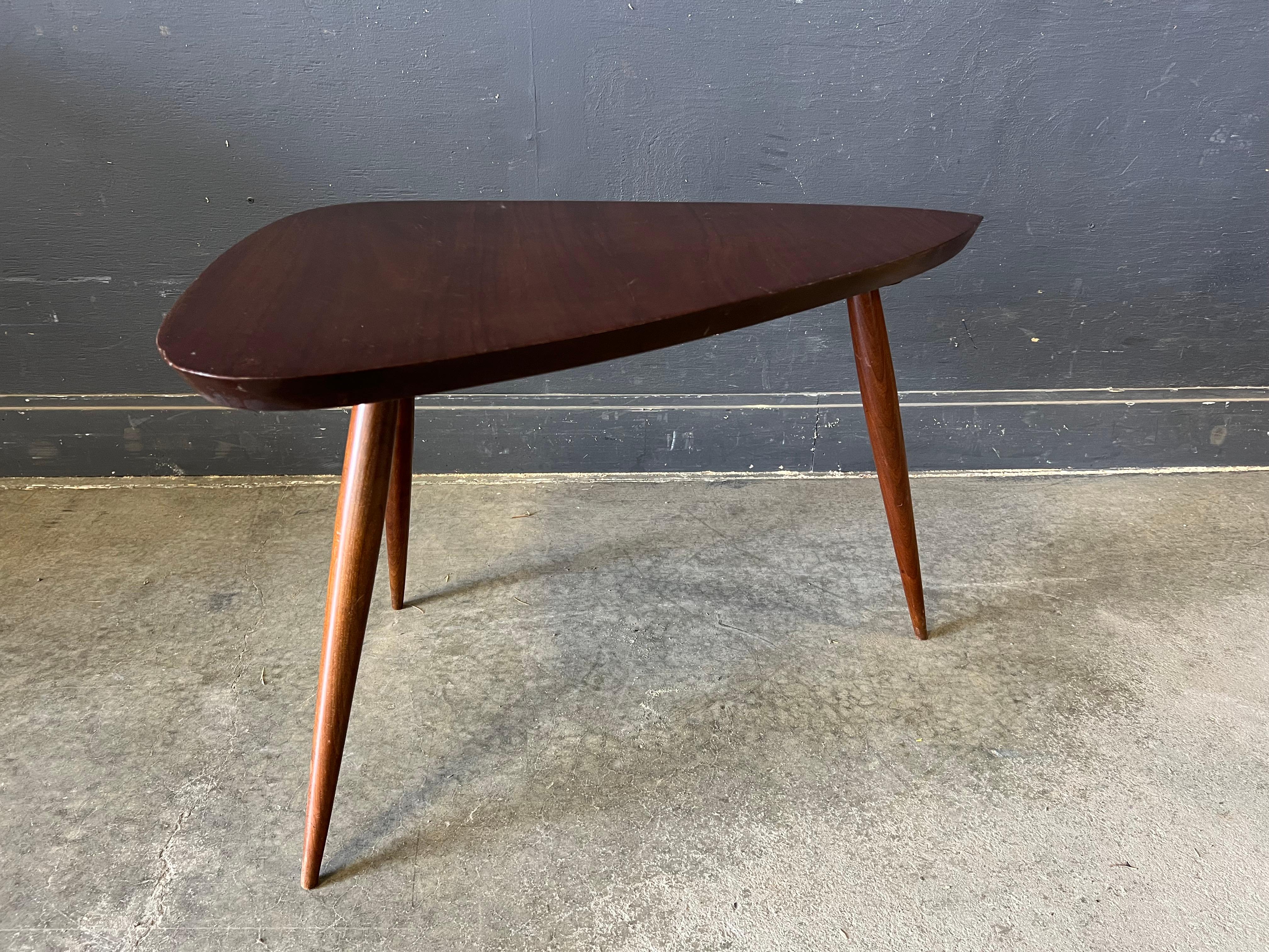 Vintage Guitar Pic Side Table In the Manner of Phillip Lloyd Powell (1919-2008) In Good Condition In Hudson, NY