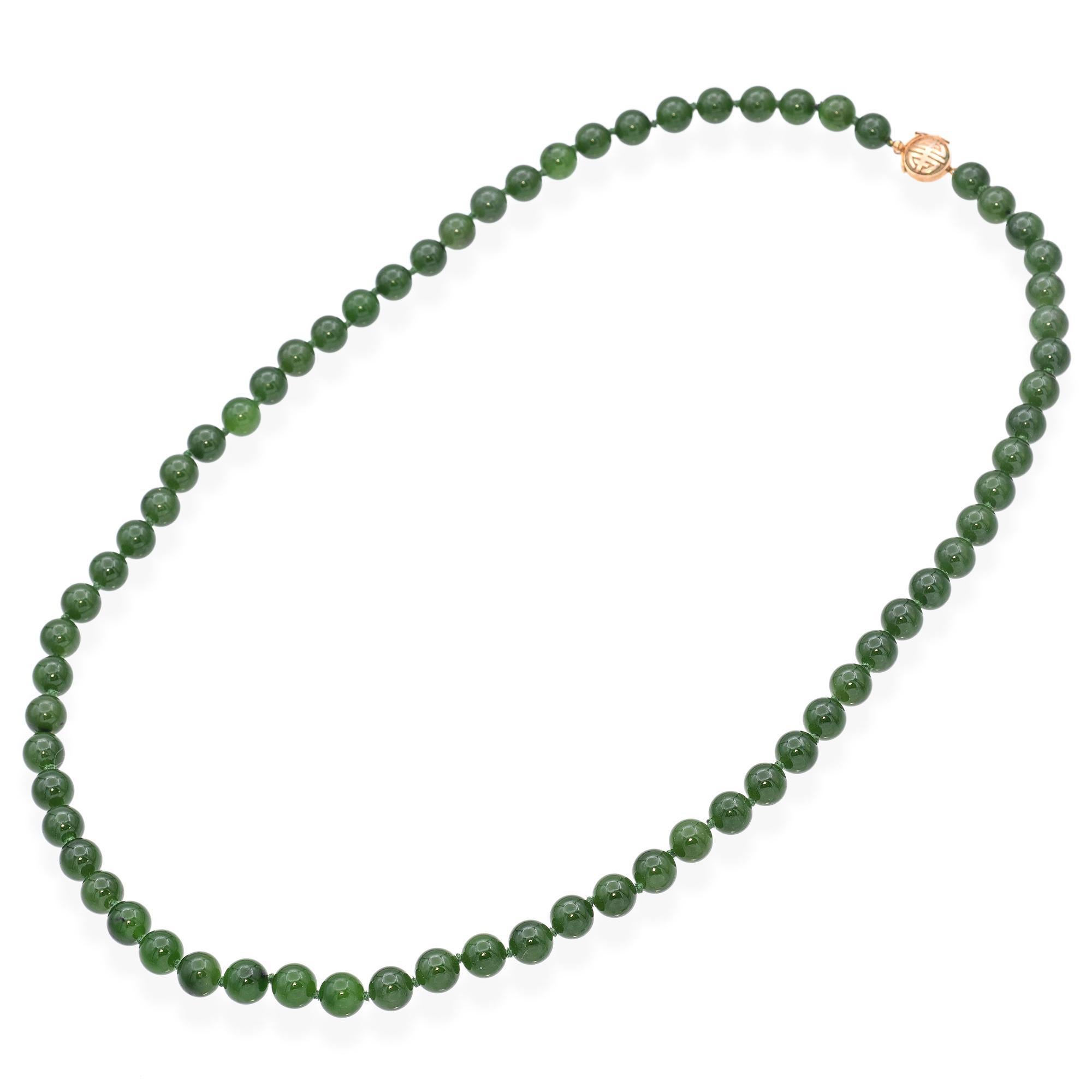 Vintage Gump's Shou 14k Yellow Gold Green Jade Longevity Strand Beaded Necklace In Good Condition In New York, NY