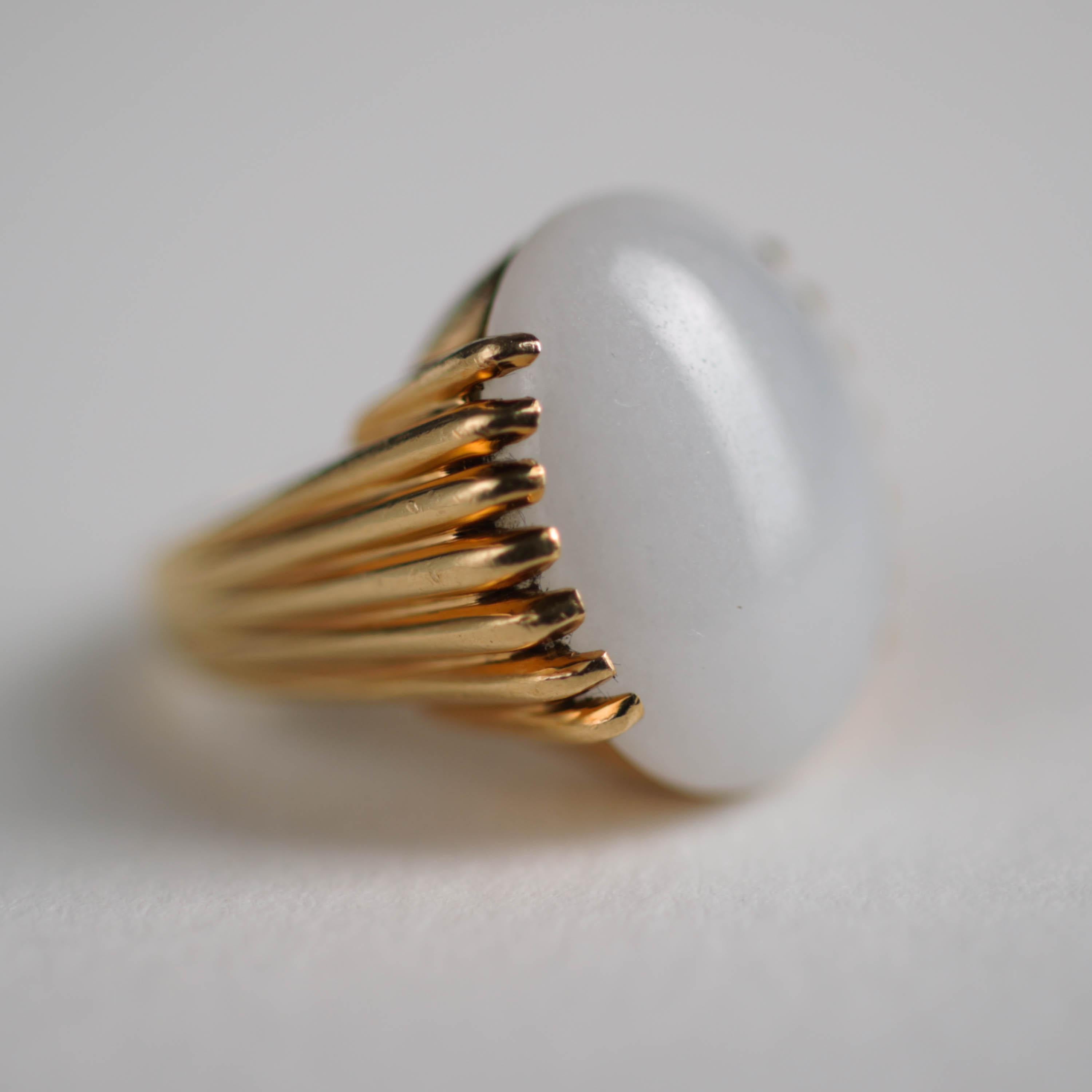 Gump's Weißer Jade-Ring (Cabochon) im Angebot