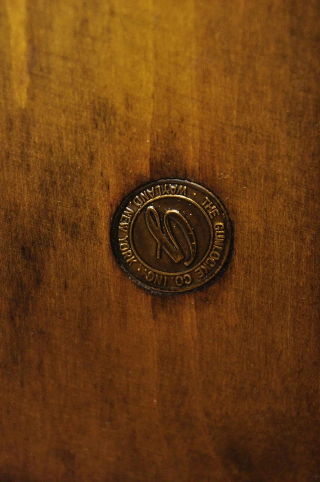 Gunlocke d'epoca, sedie moderne in legno d'acero - una coppia in vendita 3