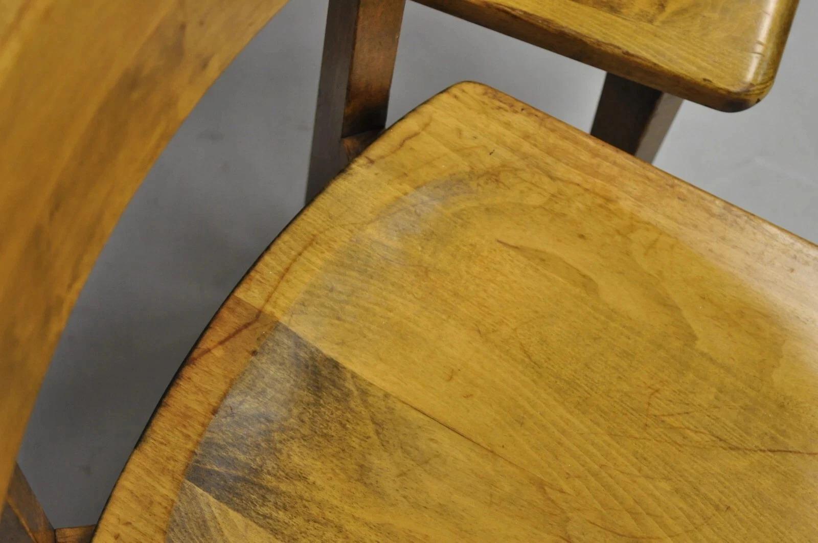 Gunlocke d'epoca, sedie moderne in legno d'acero - una coppia in vendita 1