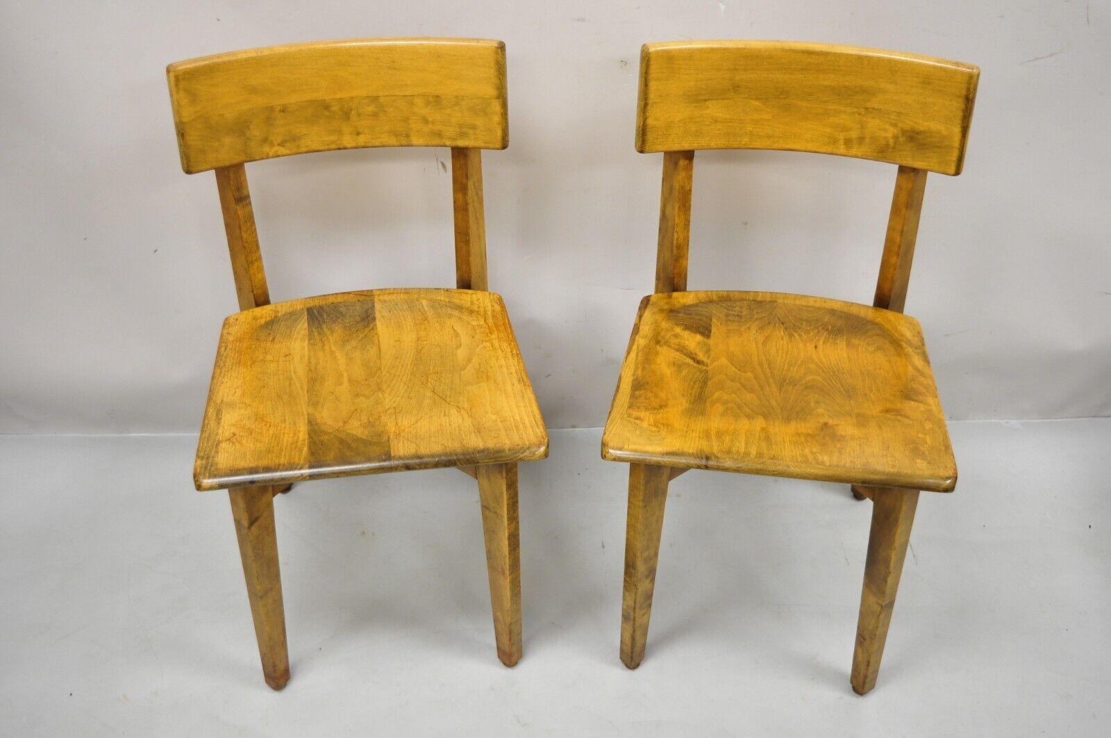 Paire de chaises d'appoint vintage en bois Gunlocke, de style moderne du milieu du siècle dernier Bon état - En vente à Philadelphia, PA