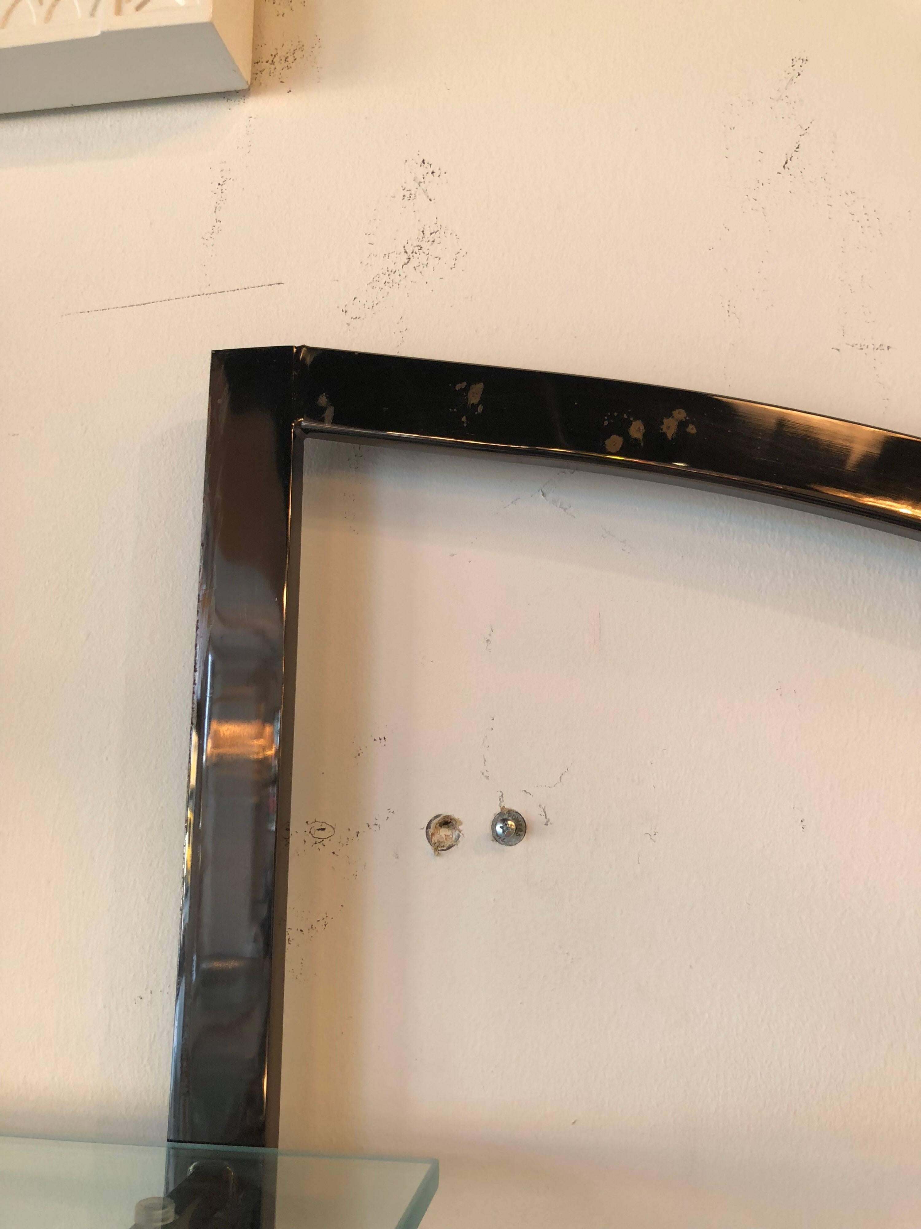 Vintage Gunmetal Chrome Paire d'Etagères Courbes Etagères Verre 4