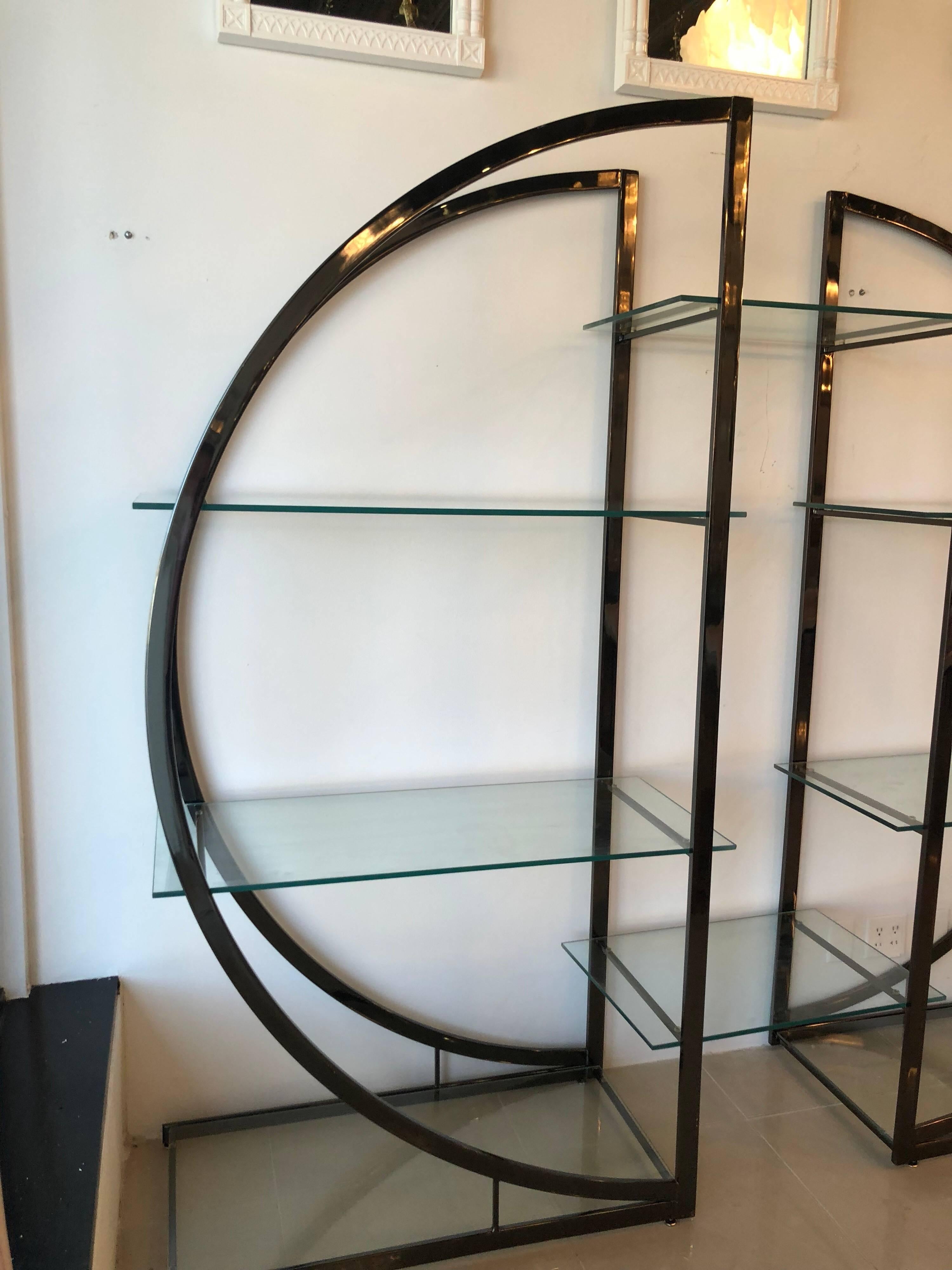 Vintage Gunmetal Chrome Paire d'Etagères Courbes Etagères Verre 2