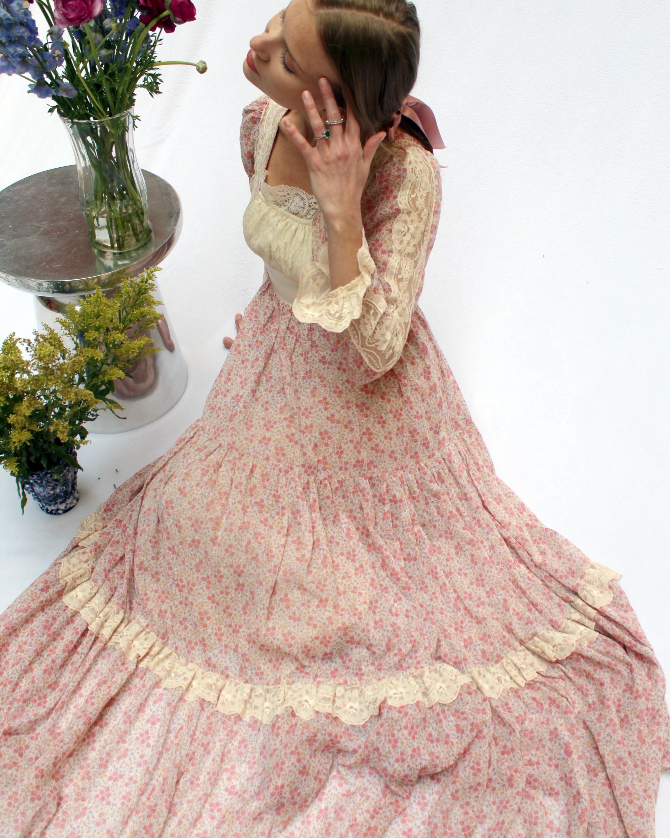 Vintage Gunne Sax Long Sleeve Floral Maxidress In Excellent Condition For Sale In New York, NY