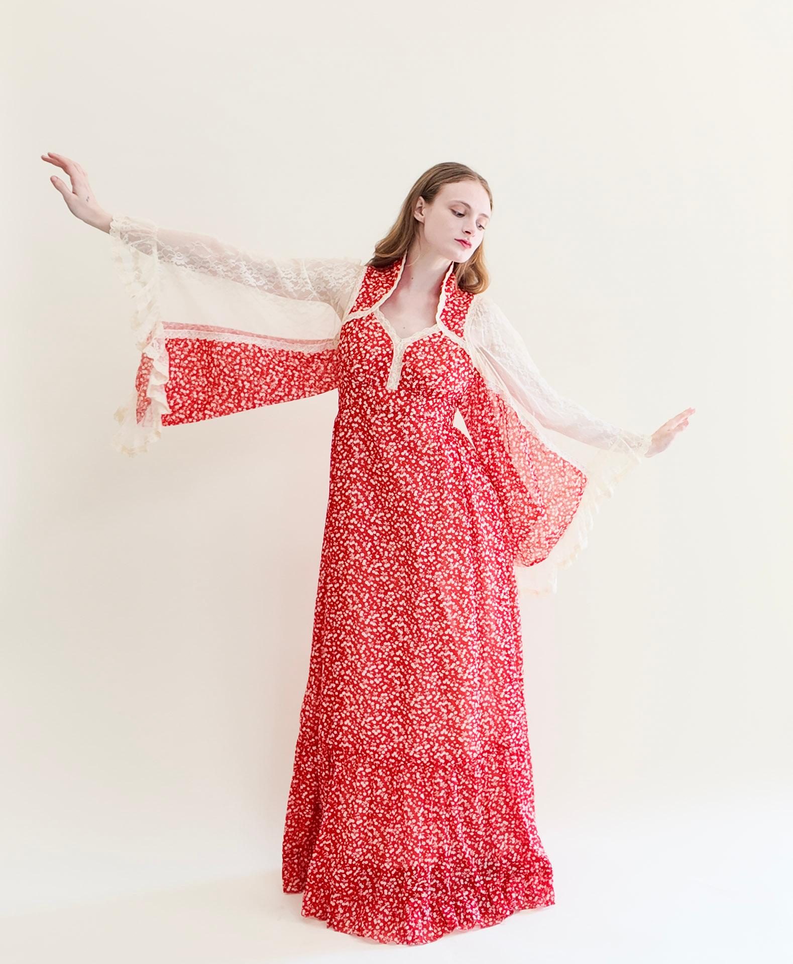 Vintage Gunne Sax Red Print Lace Bell Sleeve Prairie Dress In Good Condition For Sale In Los Angeles, CA