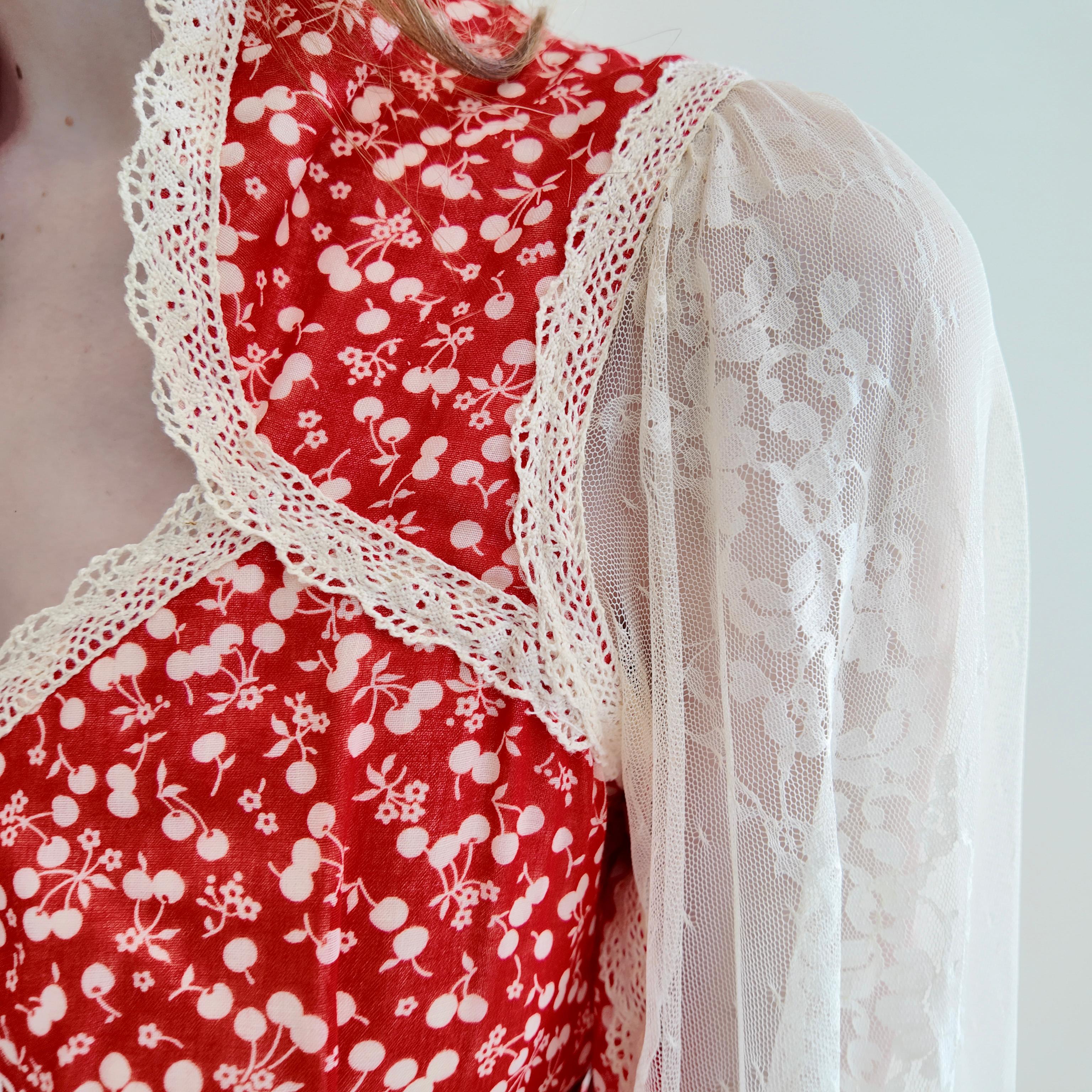Vintage Gunne Sax Red Print Lace Bell Sleeve Prairie Dress For Sale 3