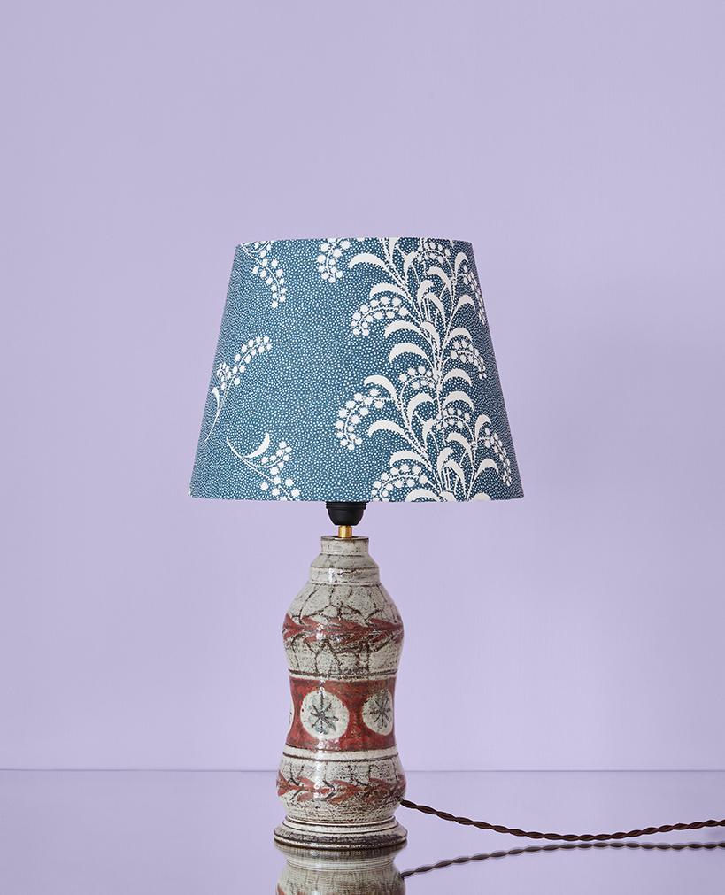 Gustave Reynaud
France, 1960's

Ceramic table lamp with customized shade by The Apartment.

H 53 x Ø 30 cm