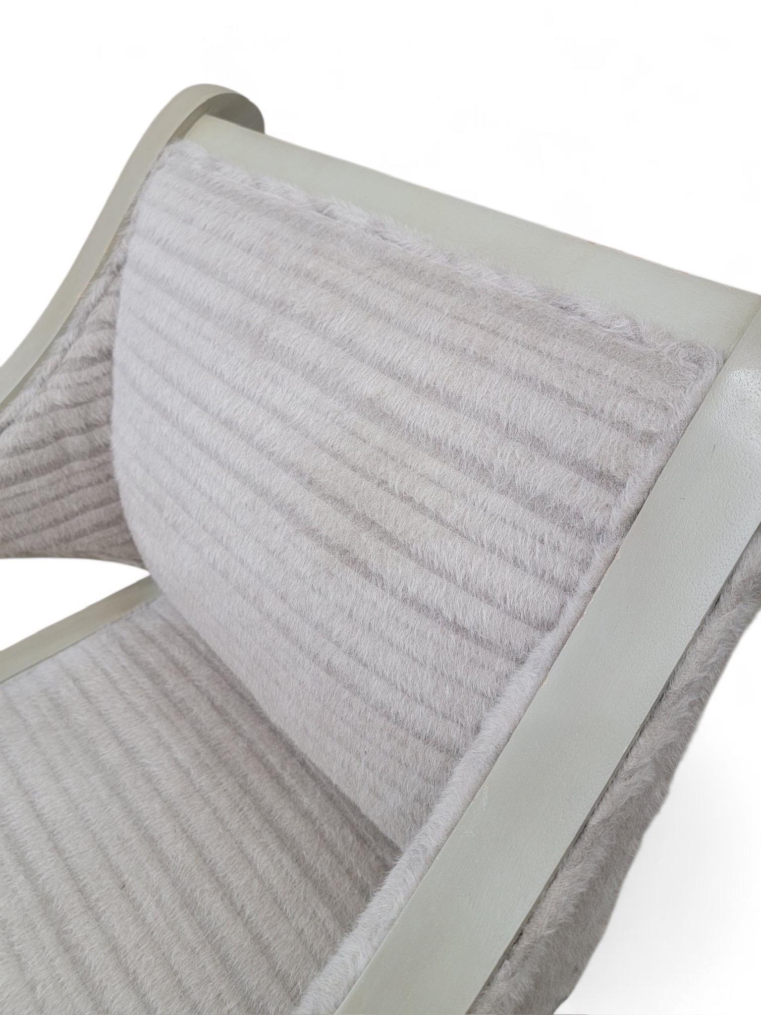 Stühle im gustavianischen Stil von Walter E. Smithe Neu gepolstert - Paar im Angebot 4