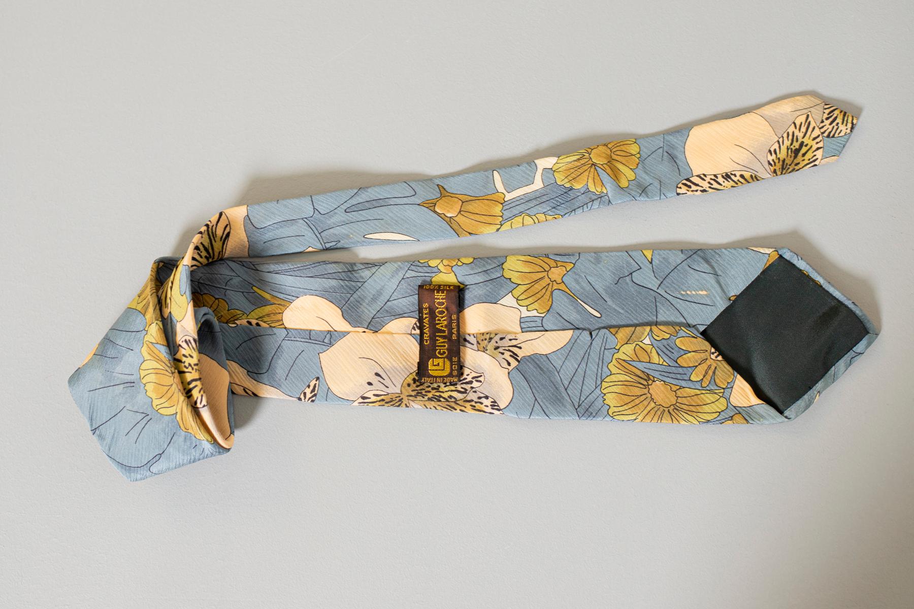 Gray Vintage Guv Laroche all-silk tie with flowers For Sale