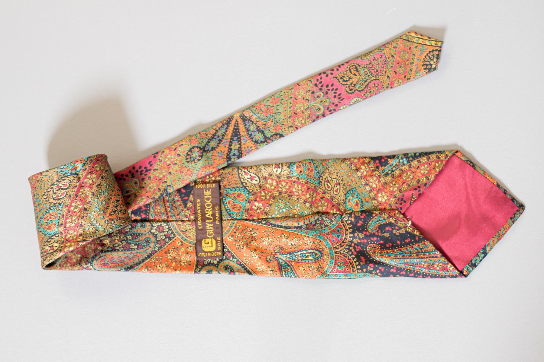 Guv Laroche cravate vintage en soie entièrement recouverte d'un motif cachemire Pour hommes en vente
