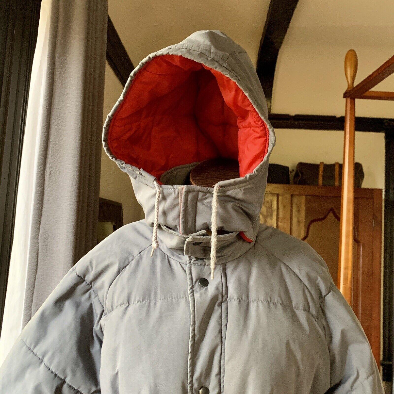 GUY LAROCHE 80s Jupe à capuche PARKA Gray Red Jacket Down Feather Coat XL en vente 1