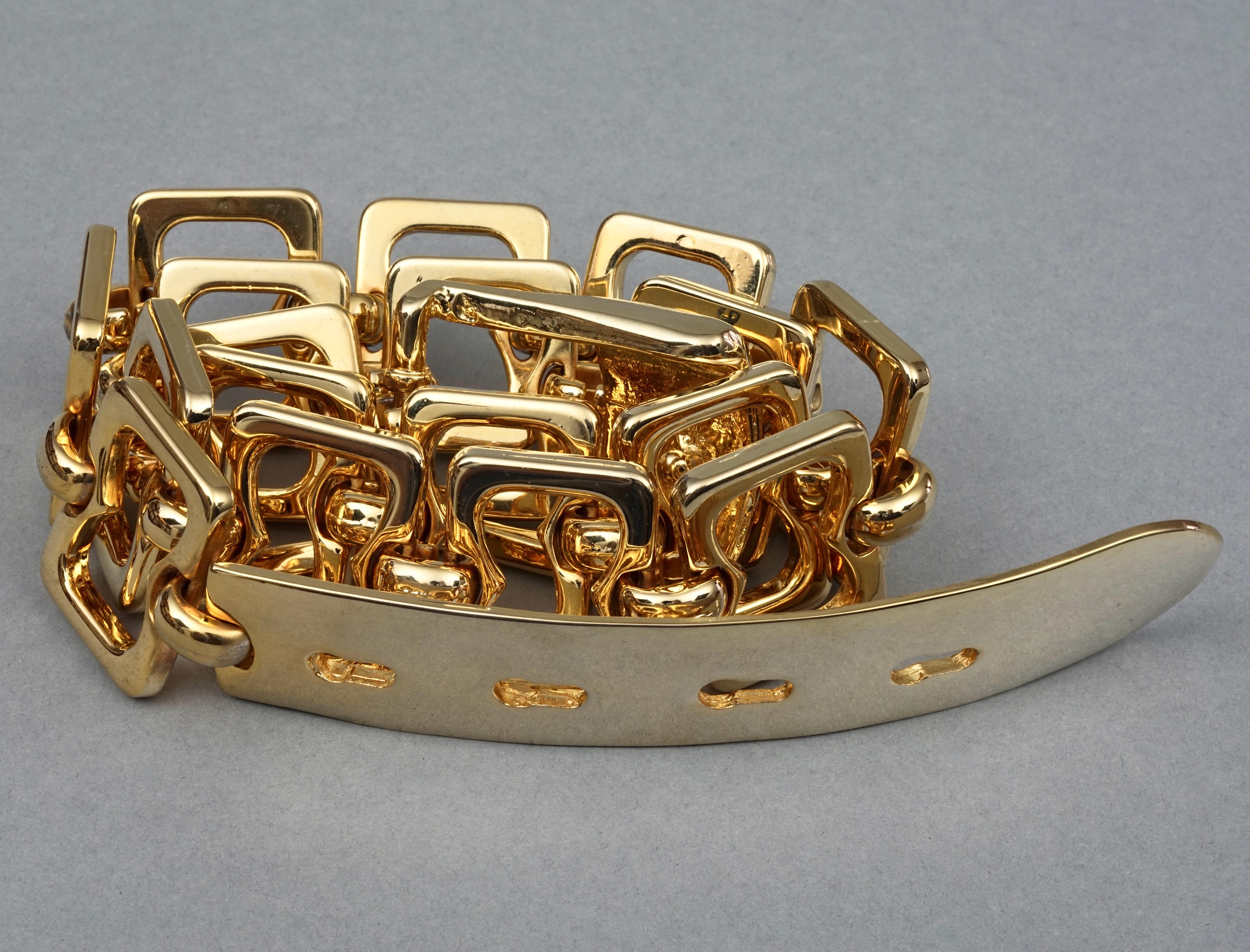 Vintage GUY LAROCHE Buckle Chain Link Gold Belt In Excellent Condition In Kingersheim, Alsace