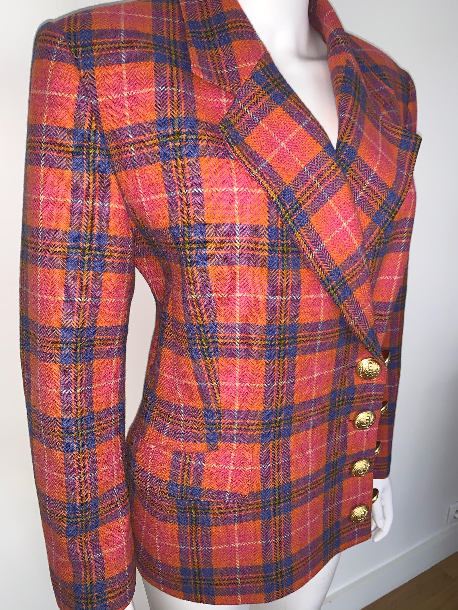 Vintage Guy Laroche Print jacket 
- Print Check 
- Double Breasted Jacket 
- Gold color buttons 
- Print color : Pasted orange and blue 
- Size 40
- Very Good condition 