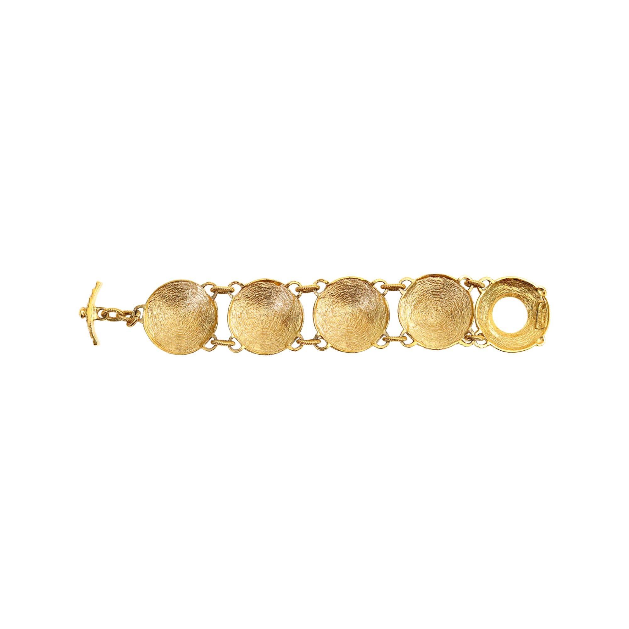 Vintage Guy Laroche Gold Shields Link Bracelet circa 1980 en vente 3