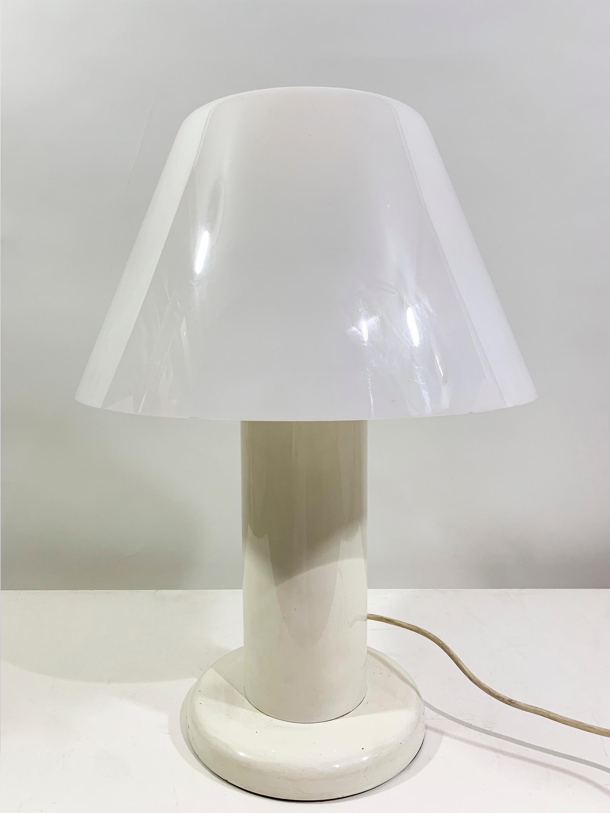 Italian Vintage Guzzini Table Lamp White, by Harvey Guzzini for iGuzzini For Sale