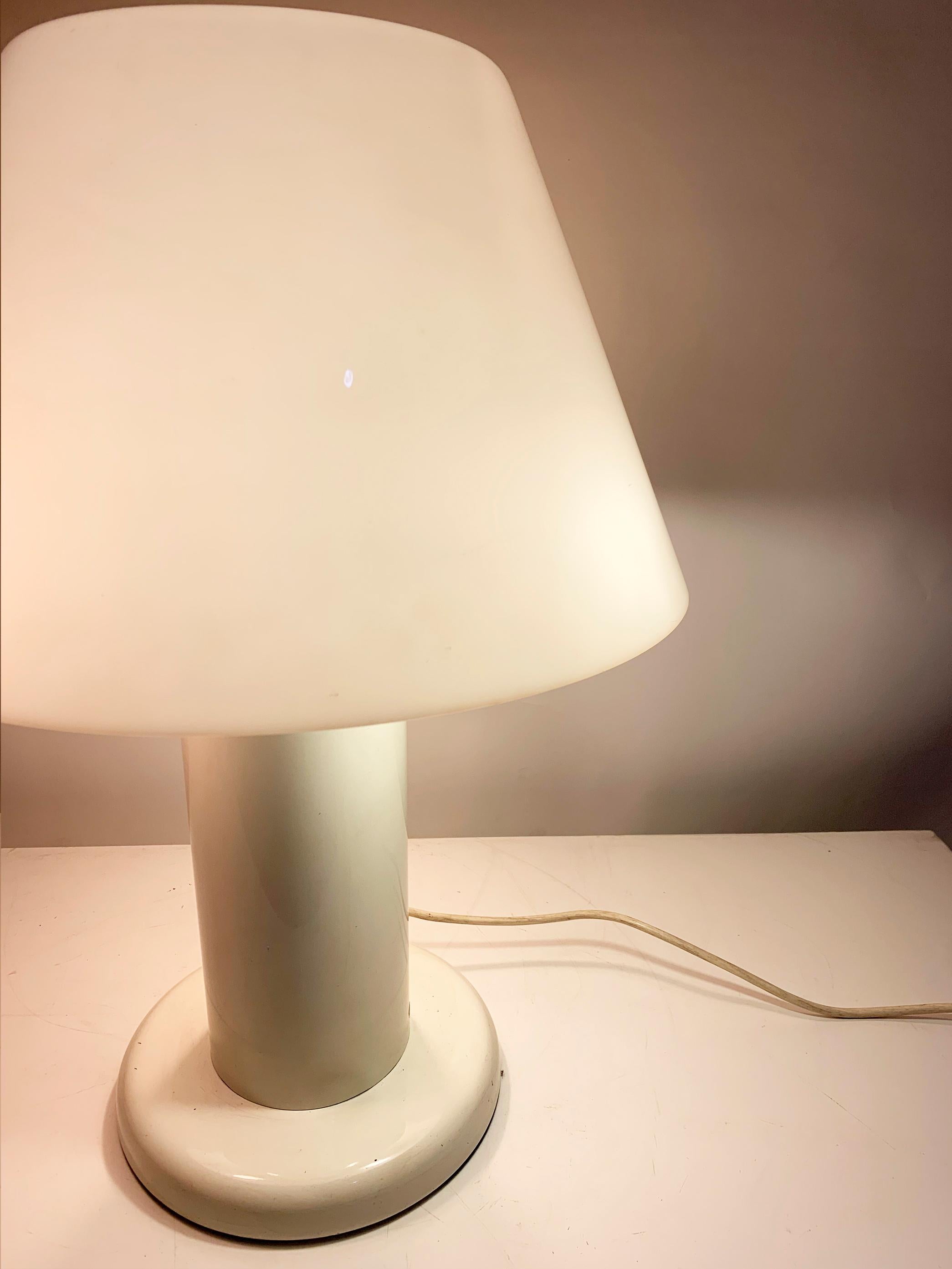 Vintage Guzzini Table Lamp White, by Harvey Guzzini for iGuzzini For Sale 1
