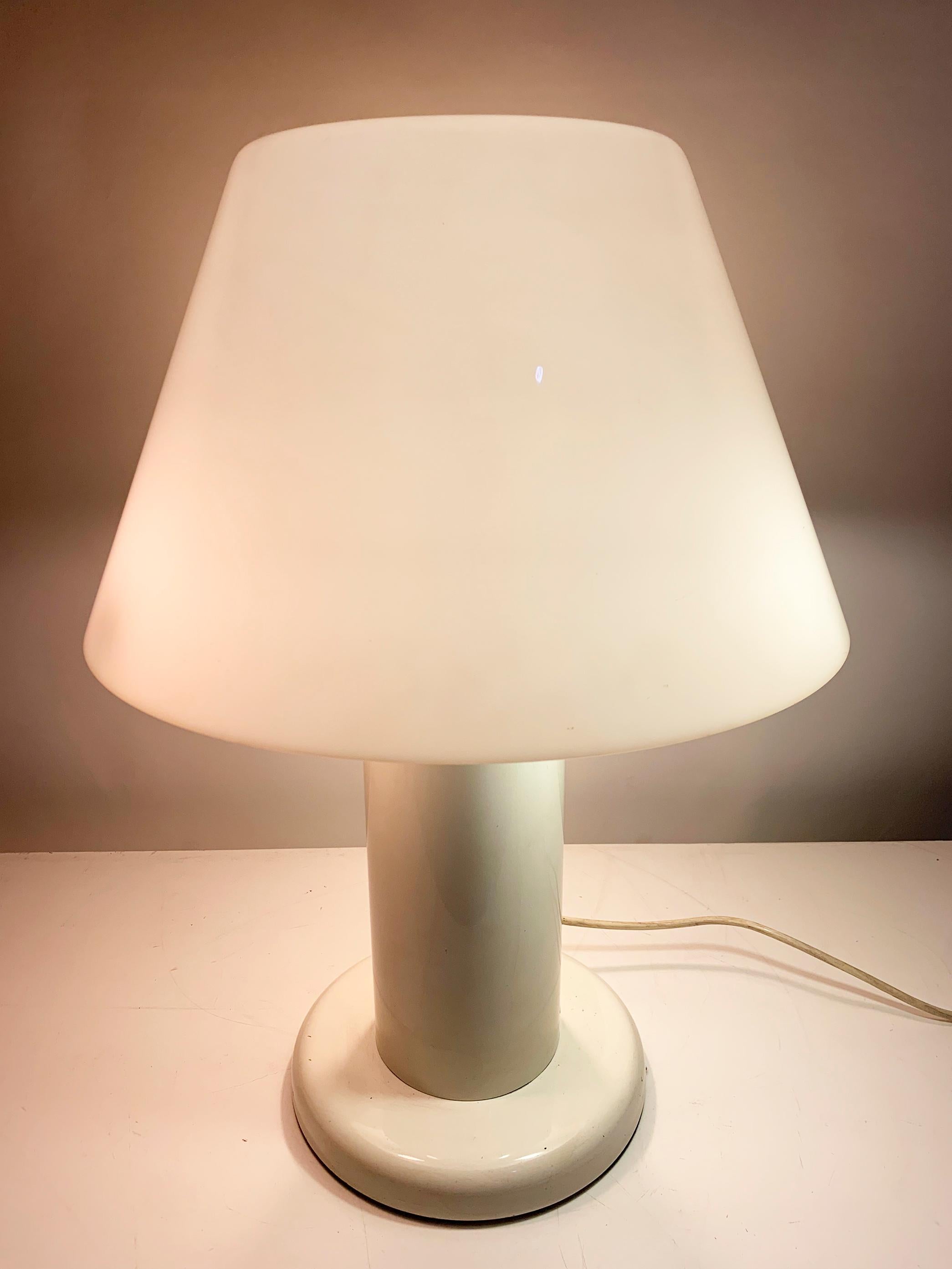 Vintage Guzzini Table Lamp White, by Harvey Guzzini for iGuzzini For Sale 2